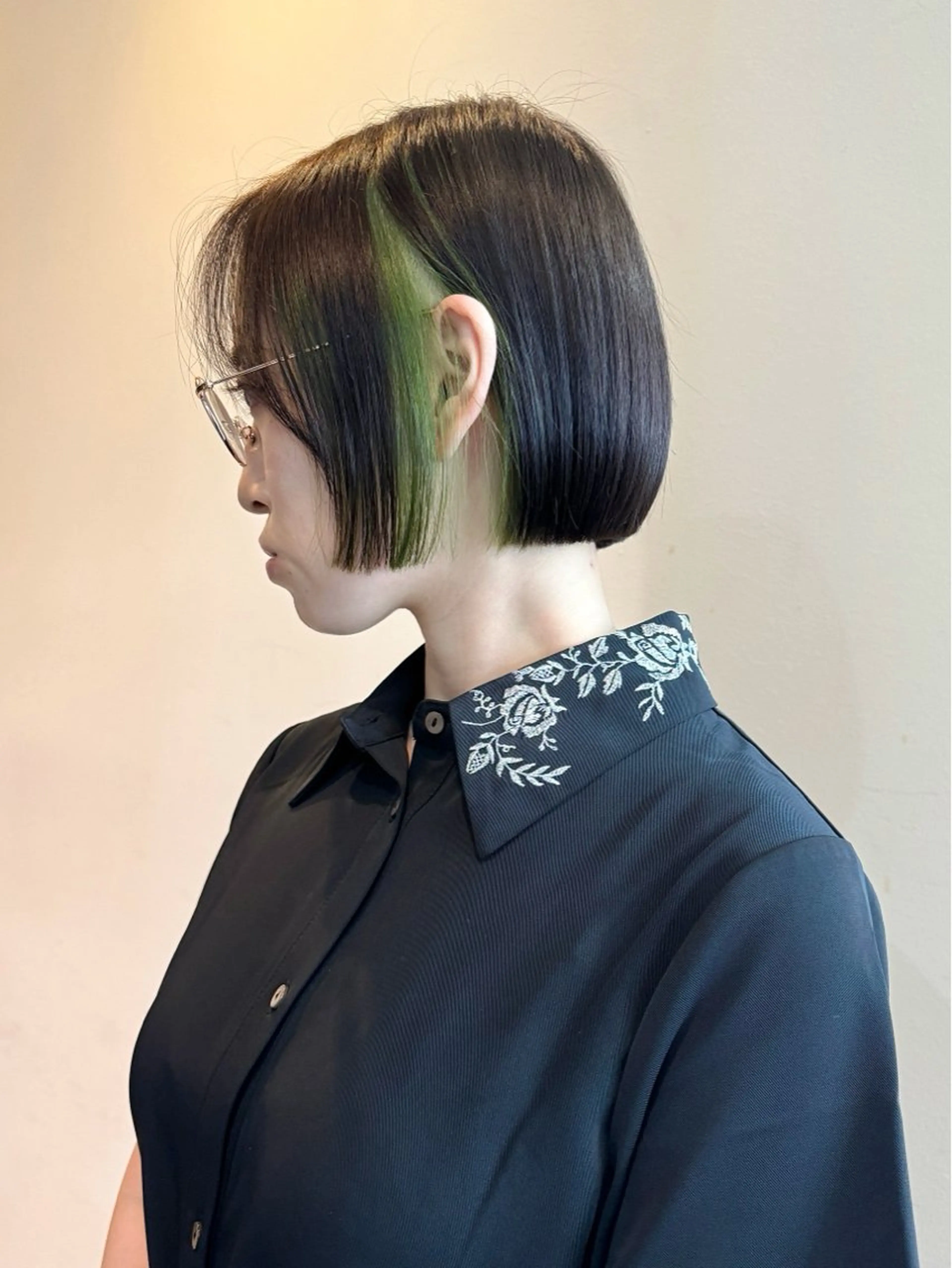 ショート カラー インナーカラー ボブ ヘアカラー 切りっぱなしボブ/ ブリーチカラー/大塚のヘアスタイル