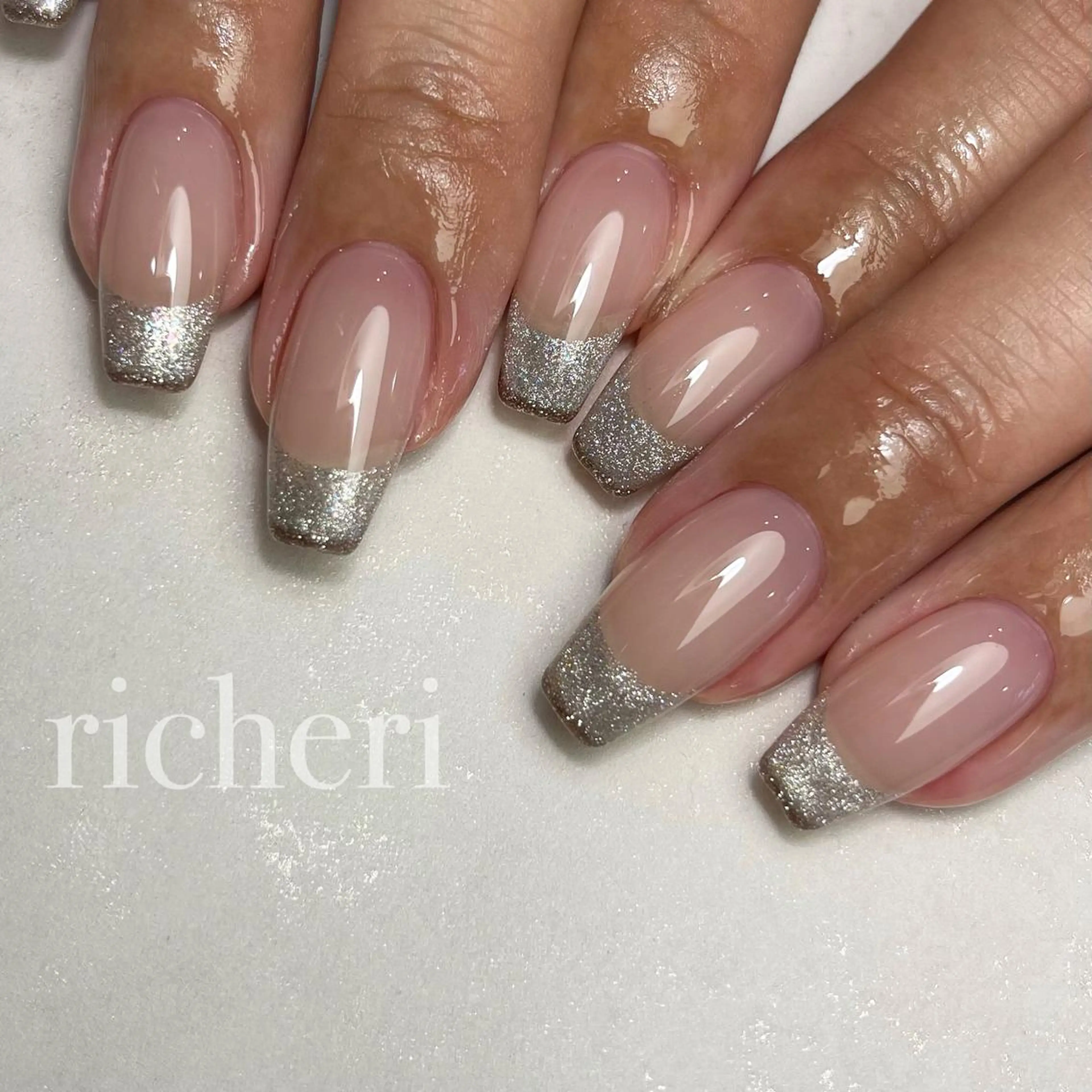 ミディアム ネイル ダブルフレンチ フレンチネイル オフィスネイル ハンドネイル richeri beautyのエステ・リラクイメージ