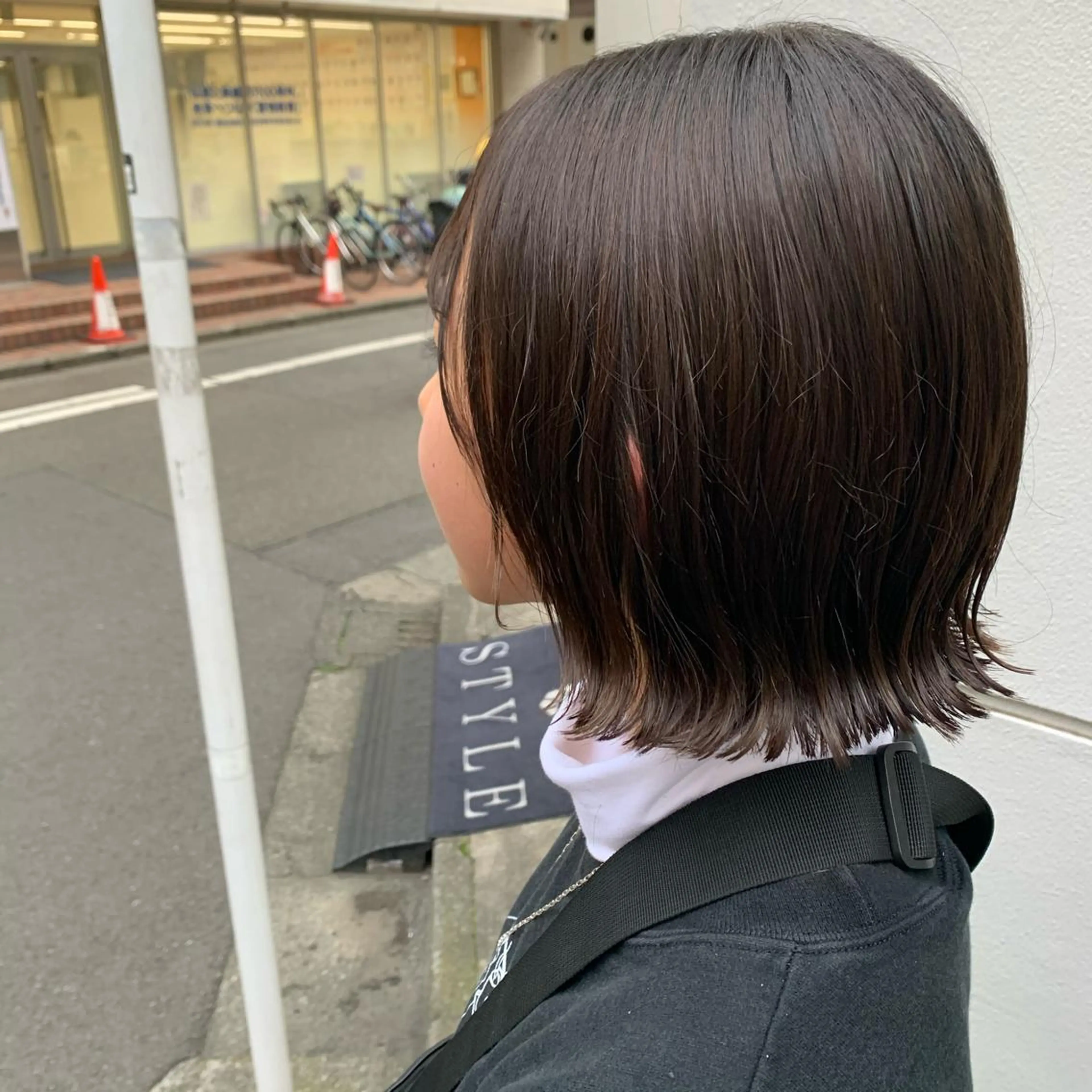 ショート カラー ヘアアレンジ サナ🌱 切りっぱなしボブのヘアスタイル