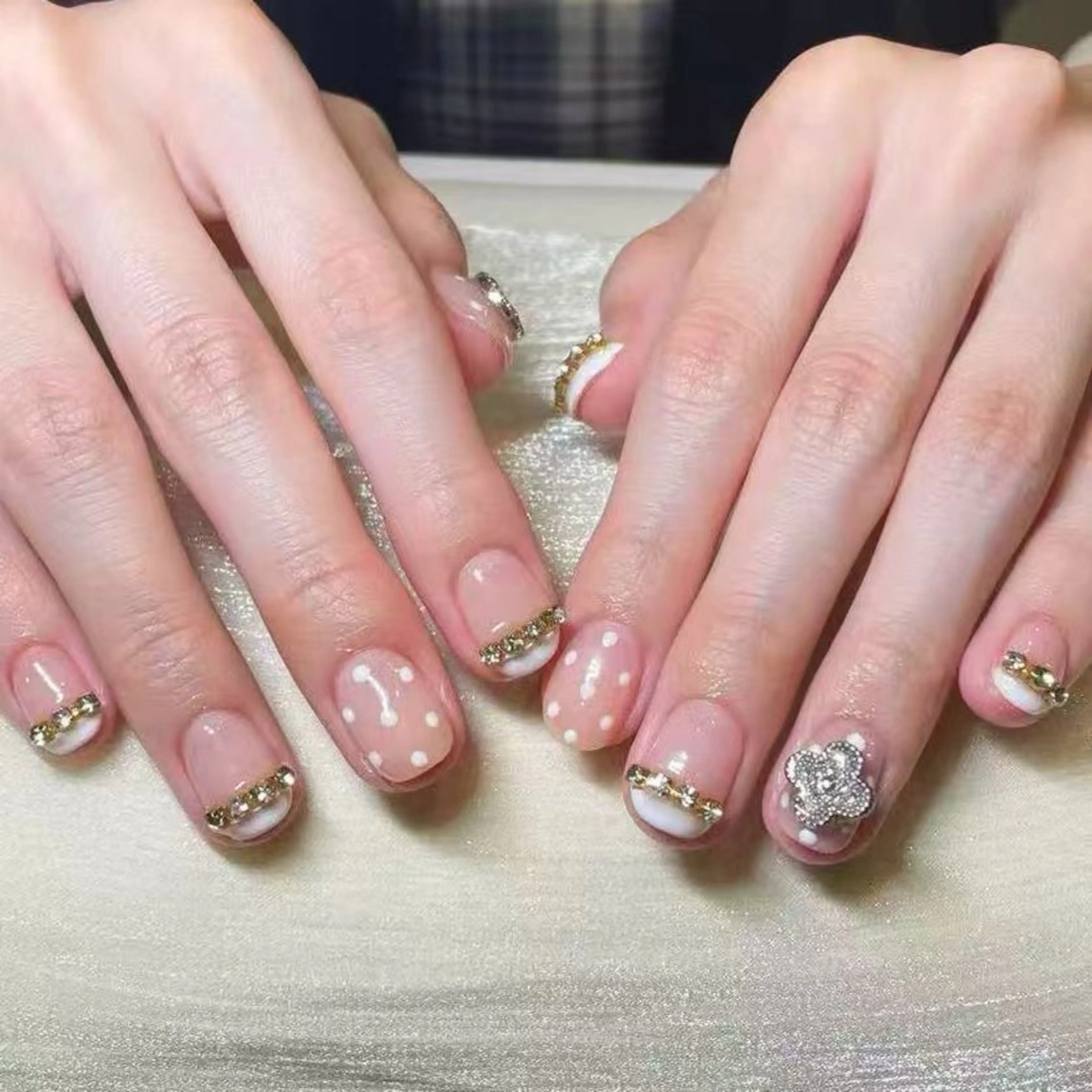 ネイル アートネイル オーロラネイル ガーリー キラキラネイル 韓国ネイル ハンドネイル ハンドケア DEMAIN- ERIのネイルデザイン