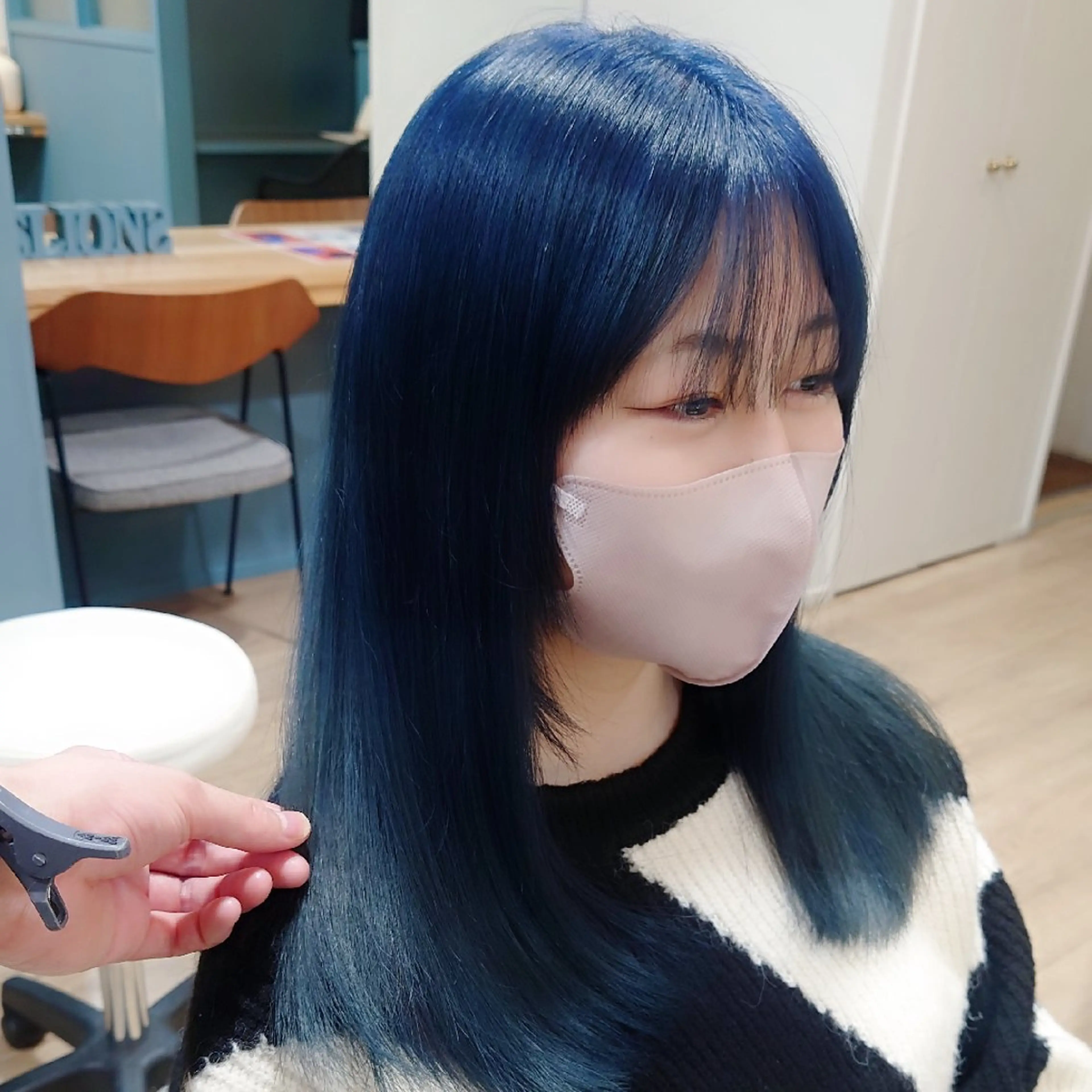 セミロング カラー ブリーチ グレージュ ネイビーカラー ヘアカラー CESLIONS祐天寺所属・田中将平【 サロンマネージャー】のヘアスタイル