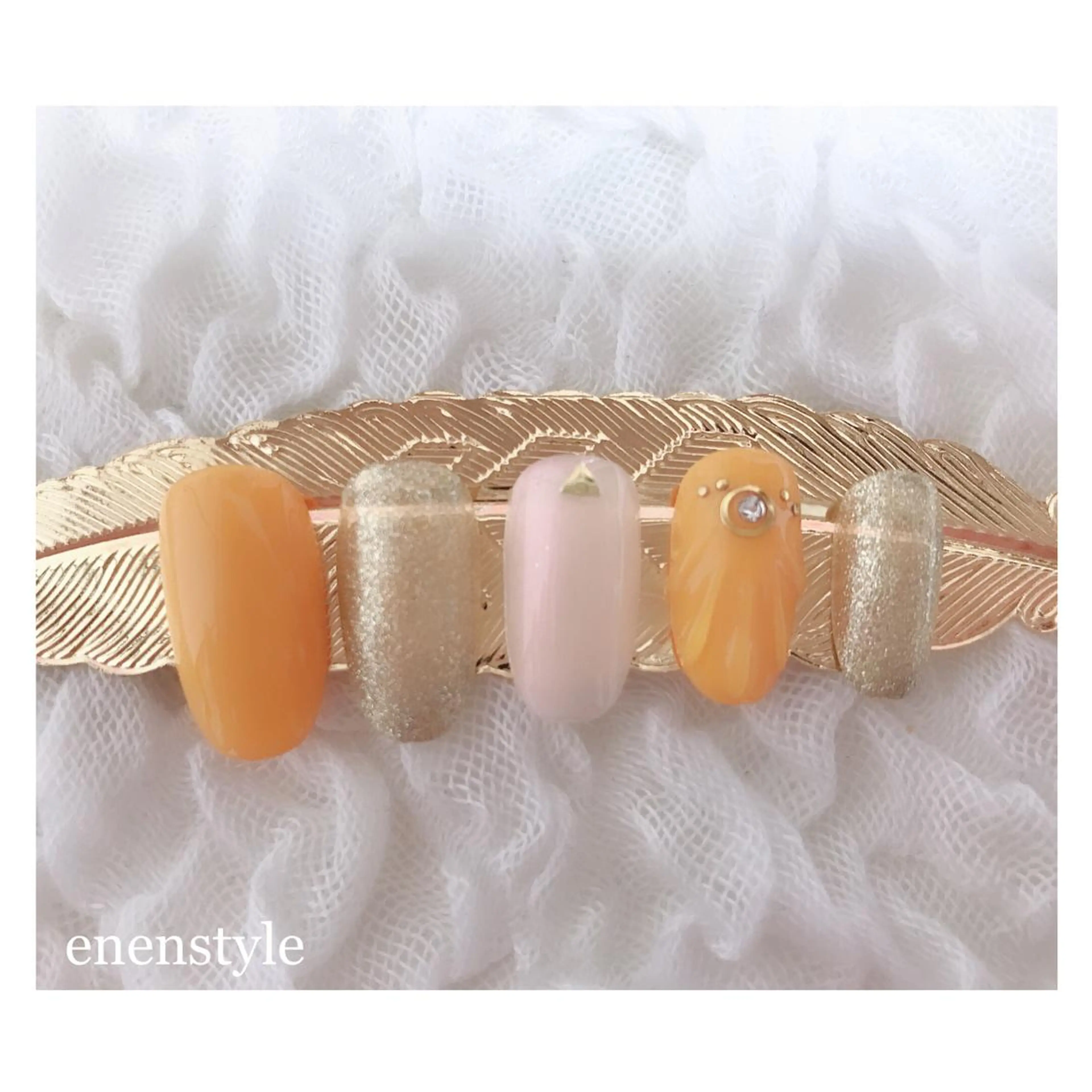 ショート ネイル ジェルネイル ニュアンスネイル オフィスネイル シンプルネイル 黄色 ハンドネイル 👑enen style👑のネイルデザイン