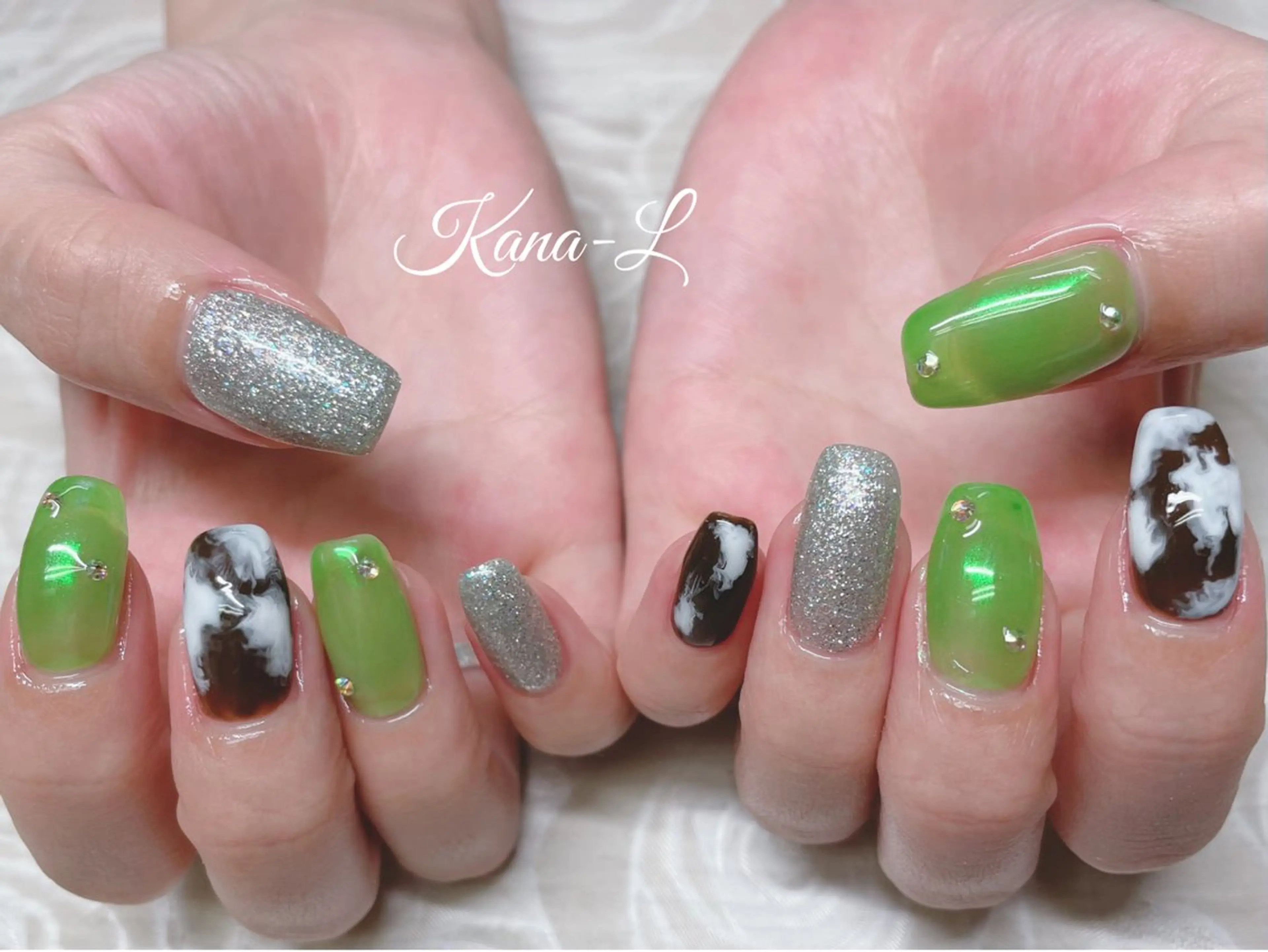 ネイル オーロラネイル ジェルネイル キラキラネイル ニュアンスネイル パラジェル 芦辺 香奈のネイルデザイン