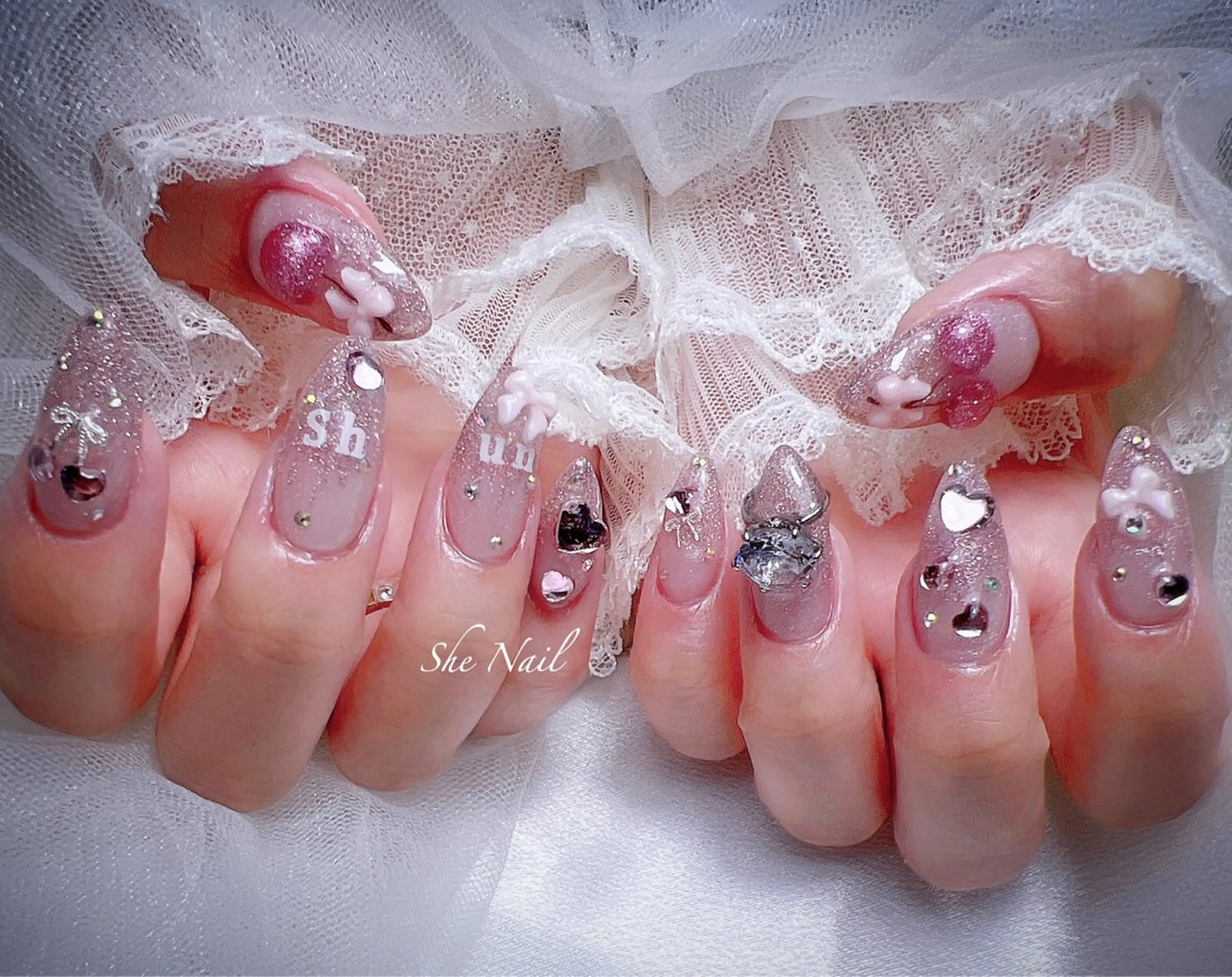 ネイル チークネイル ドット 長さ出し キラキラネイル マグネットネイル ハンドネイル She   Nail所属・ISA_ BELLAのネイルデザイン