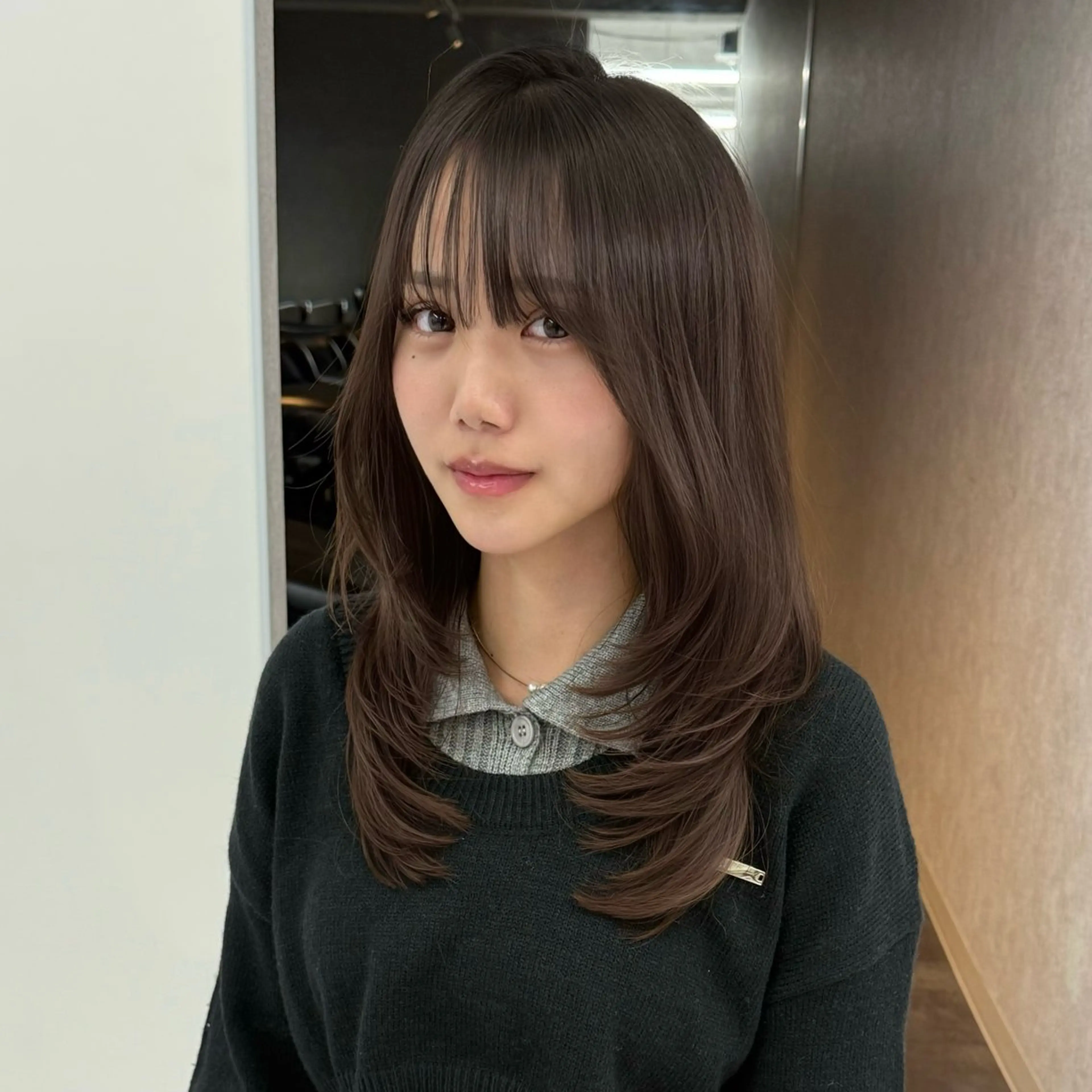 ミディアム ボブ カット ヘアカラー 鍋田/ vivie/ 縮毛矯正／レイヤーのヘアスタイル