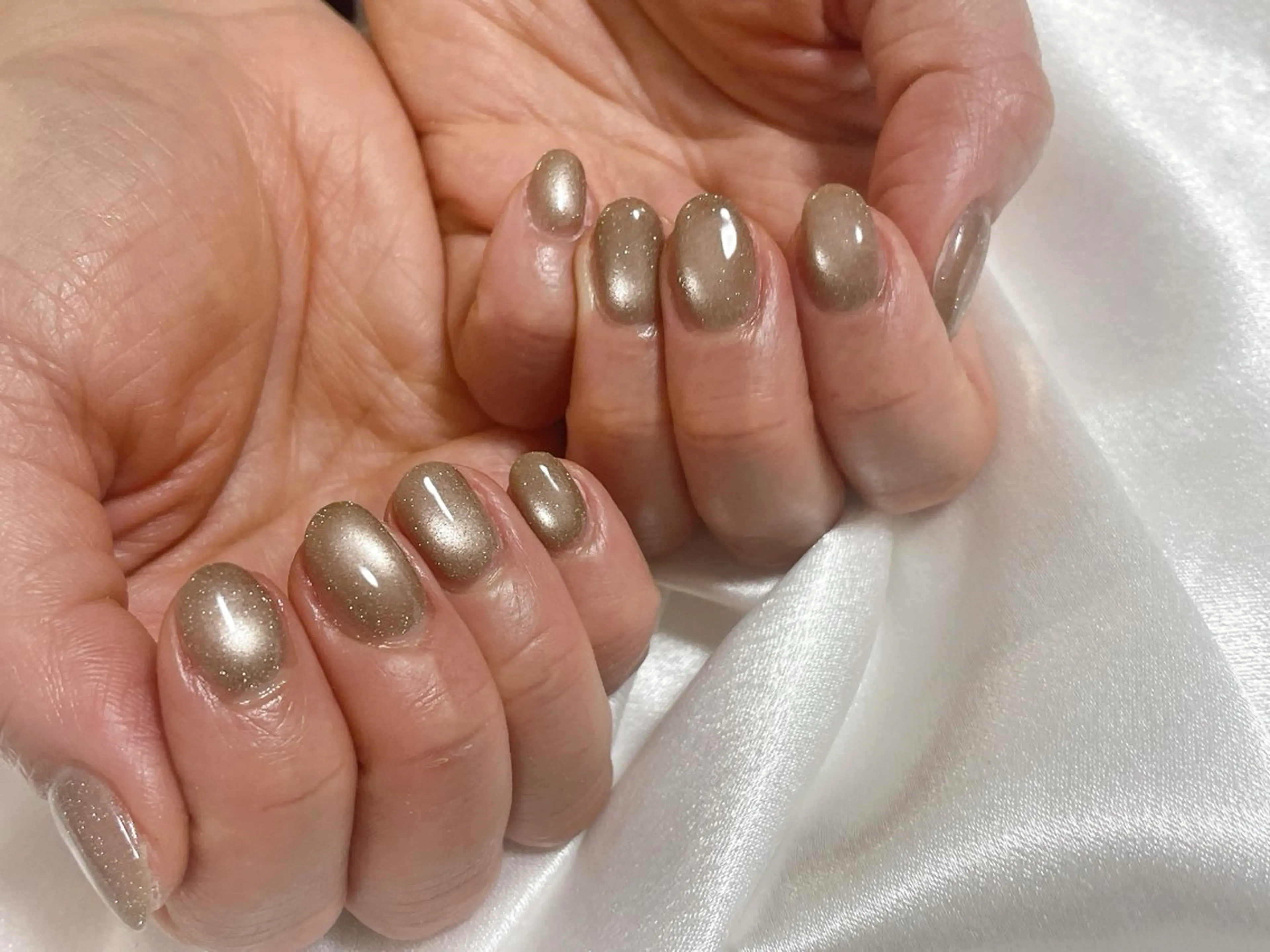 ネイル オーロラネイル 桜ネイル フラッシュネイル フラッシュマグ フラワーネイル ハンドネイル mogunail &blowのネイルデザイン