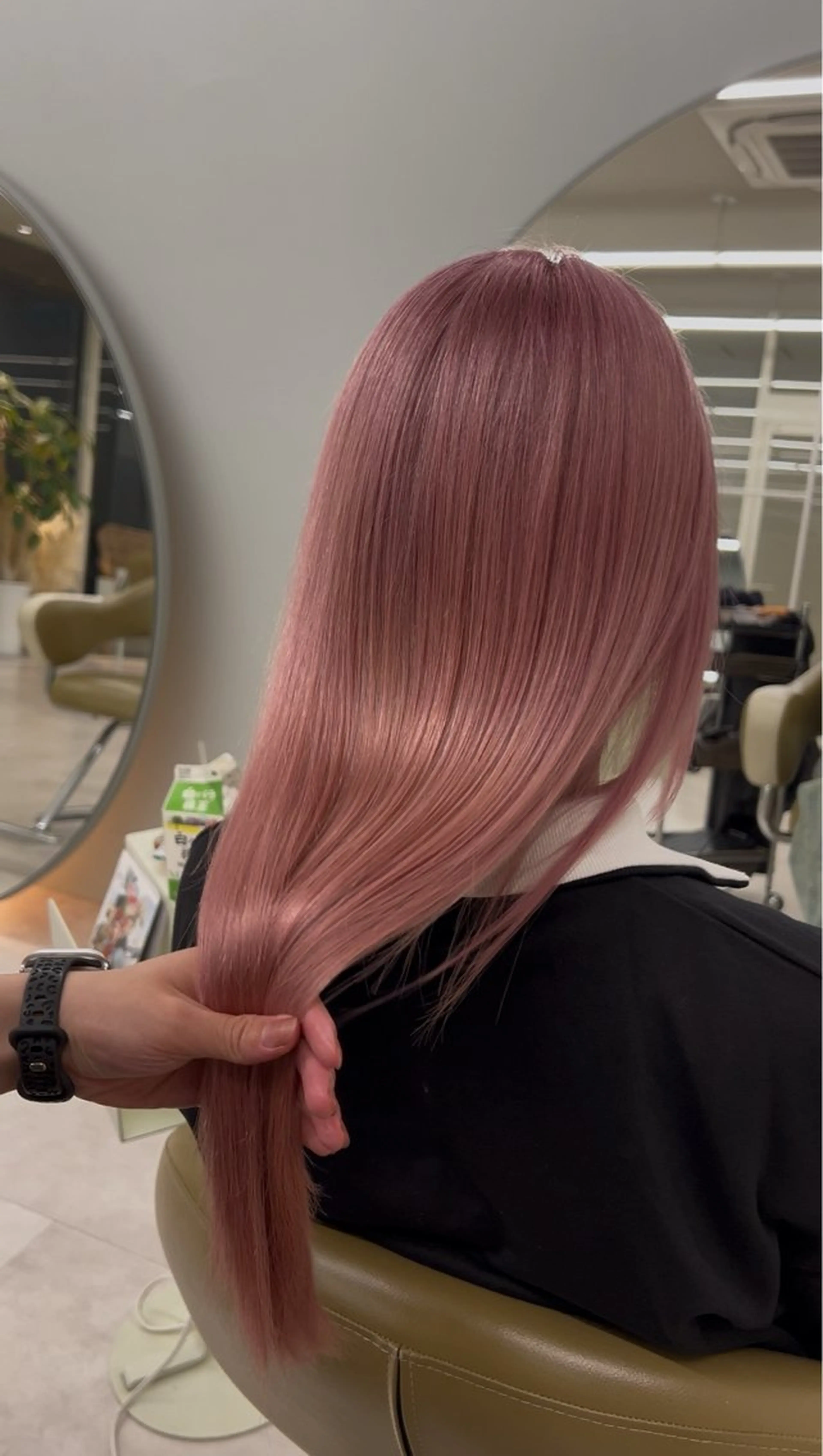 ロング カラー ブリーチ ピンクカラー ヘアカラー 🦋ブリーチカラー ×ベージュ🦋まなかのヘアスタイル