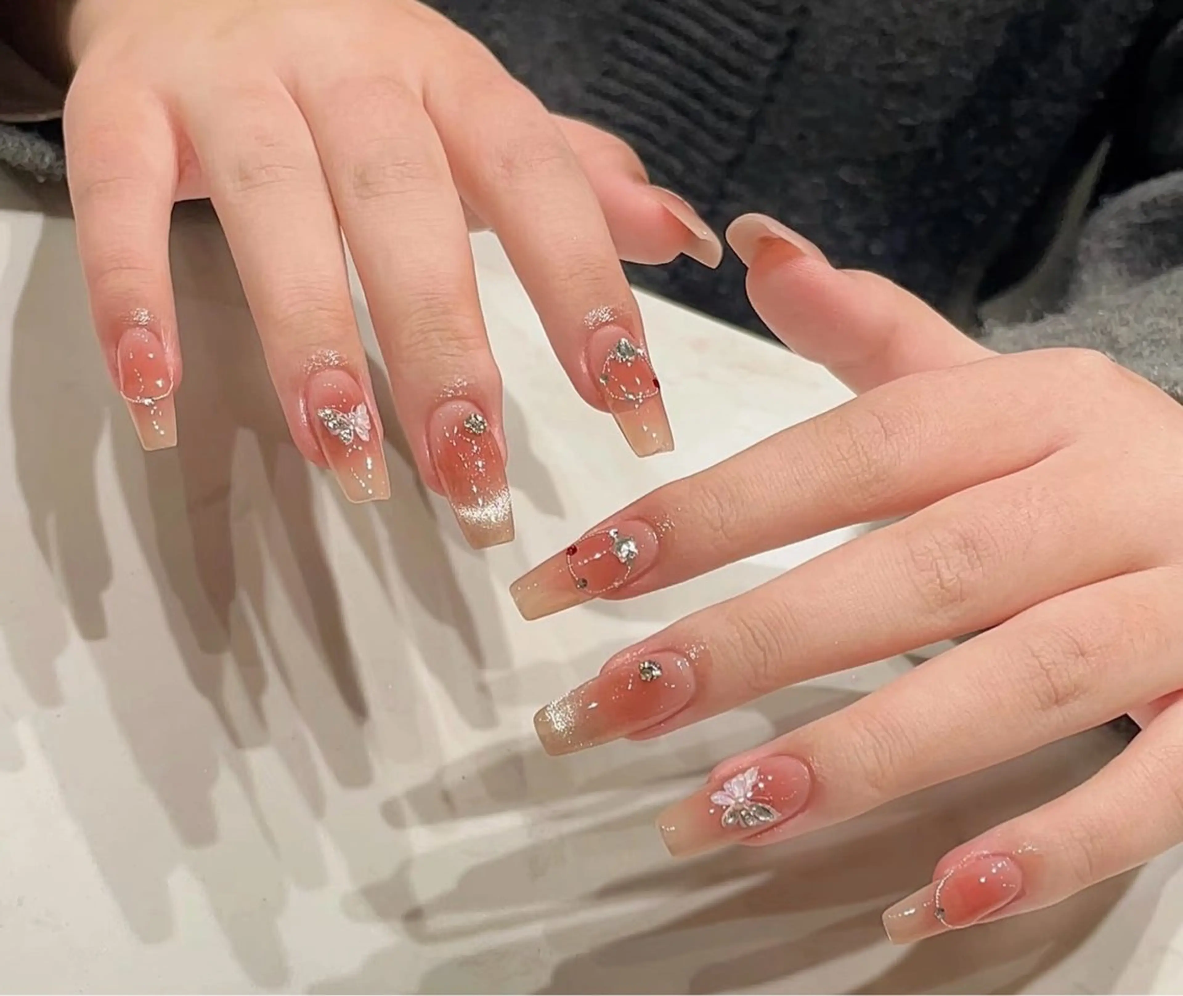 ネイル マグネットネイル ピンク ネイルチップ 冬ネイル クリスマス ハンドネイル Lee Nailsのネイルデザイン