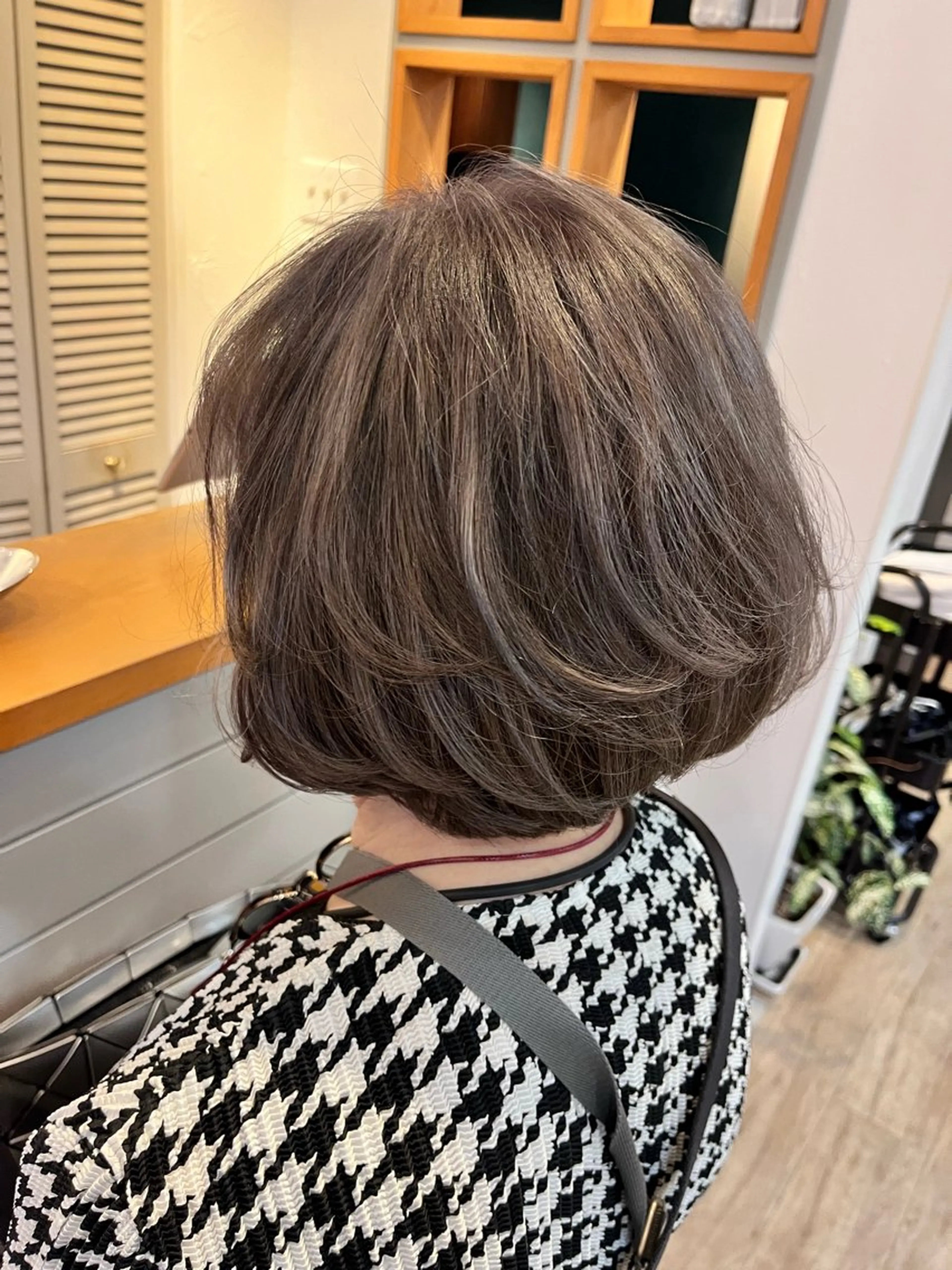 ショート カラー ハイライトカラー ハイライト ハラちゃんカット✂︎ 透明感🩵ケアカラーのヘアスタイル