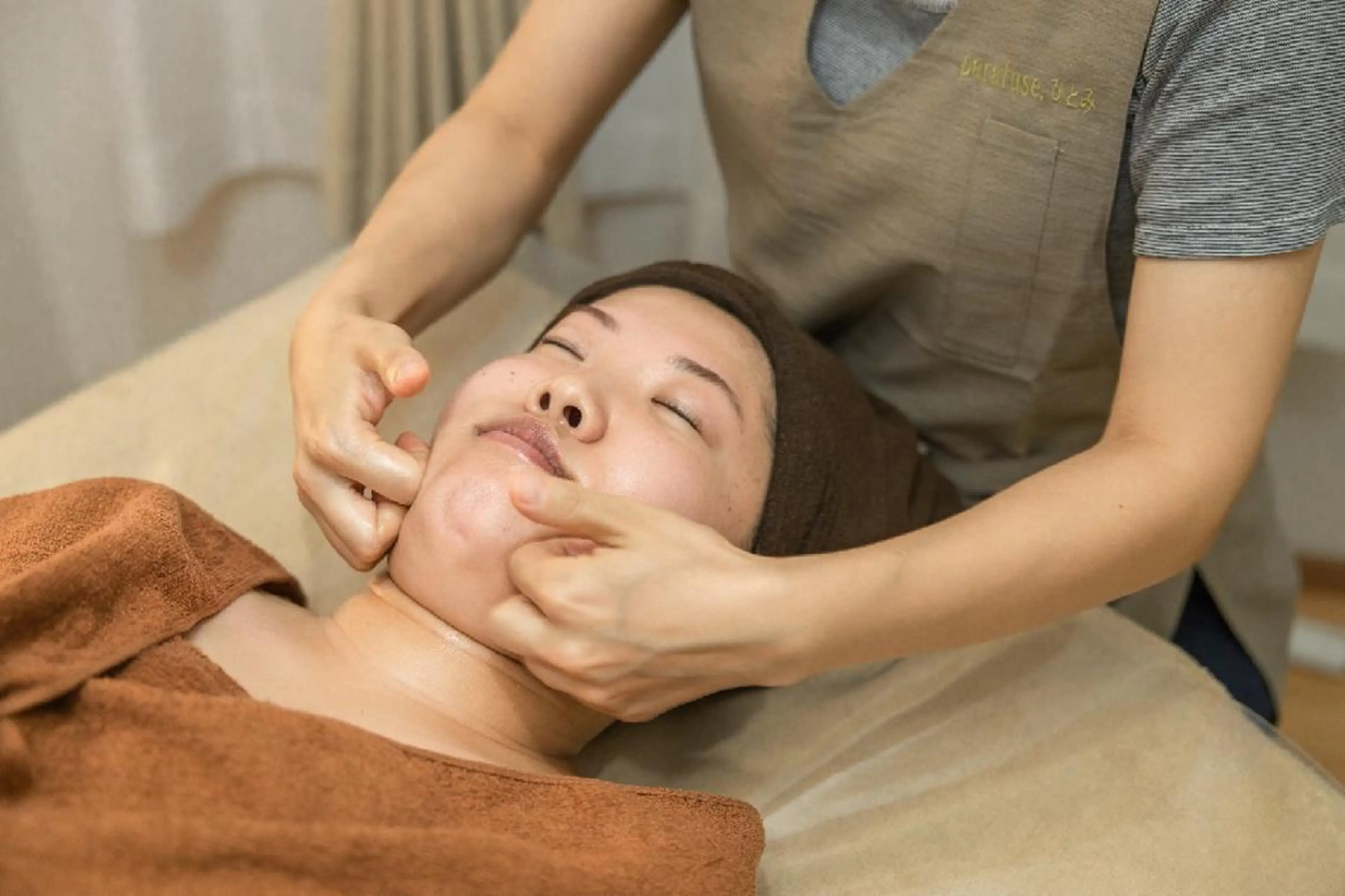 ｵｽｽﾒNo.1♡雑誌やTVにも登場の"脳洗浄®️"100分間🤤💤🎠🌃お顔デコルテ背中にオイルケア.洗顔使用の写真