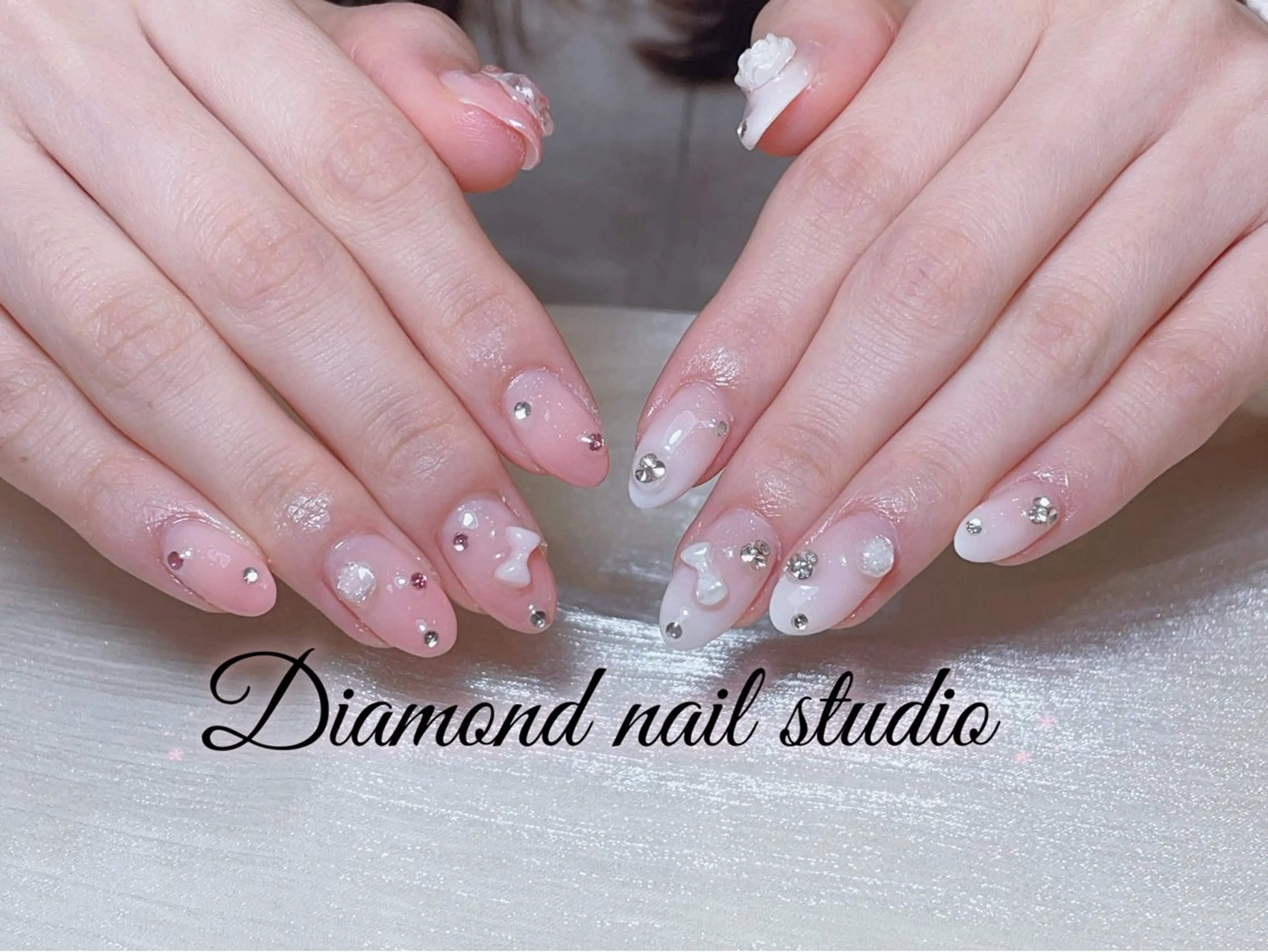 ネイル アートネイル オーロラネイル ガーリー キラキラネイル 韓国ネイル ハンドネイル ハンドケア Yuki 🍁のネイルデザイン