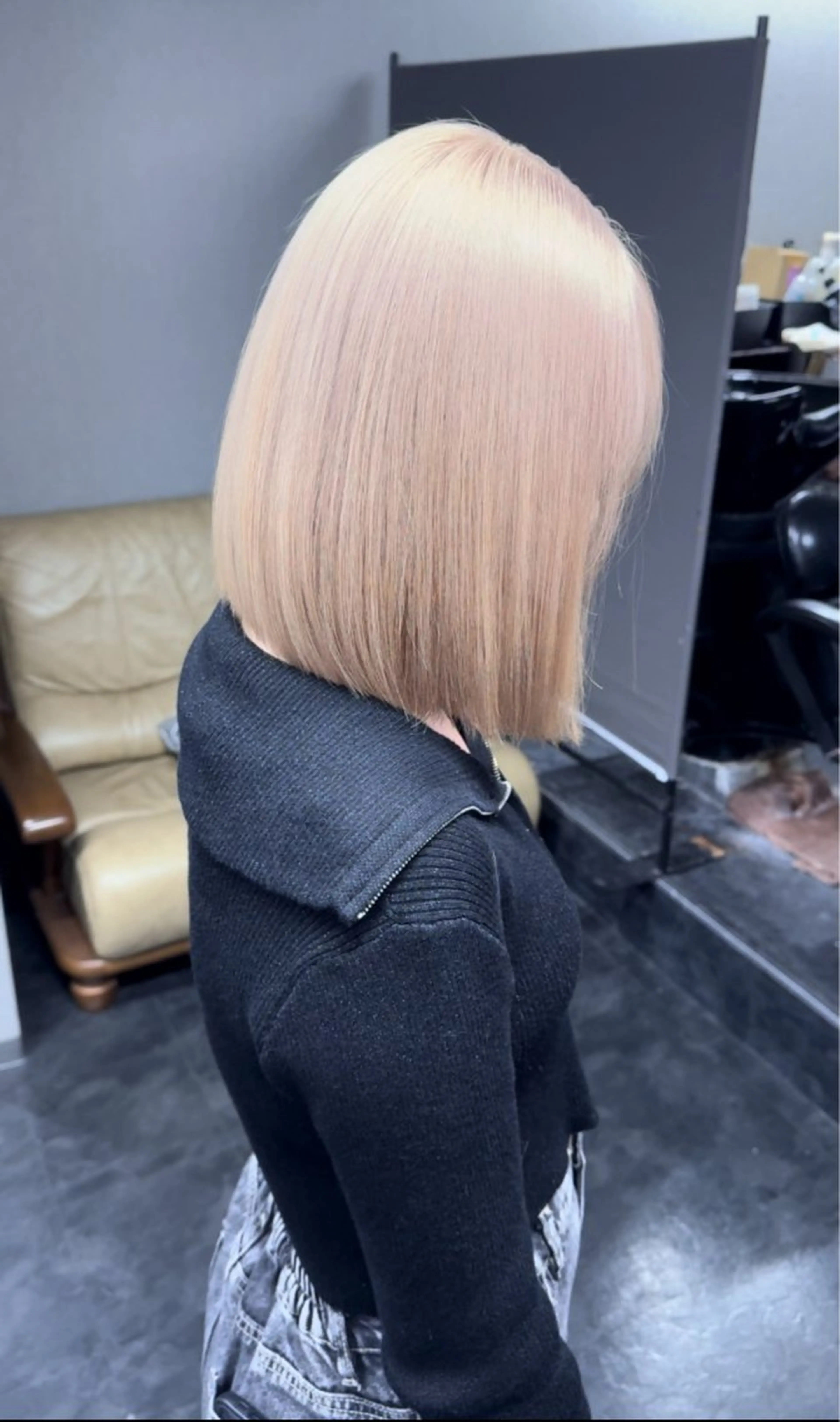 ミディアム カラー ヘアアレンジ ヘアカラー ホワイトカラー/ ピンクベージュにったのヘアスタイル