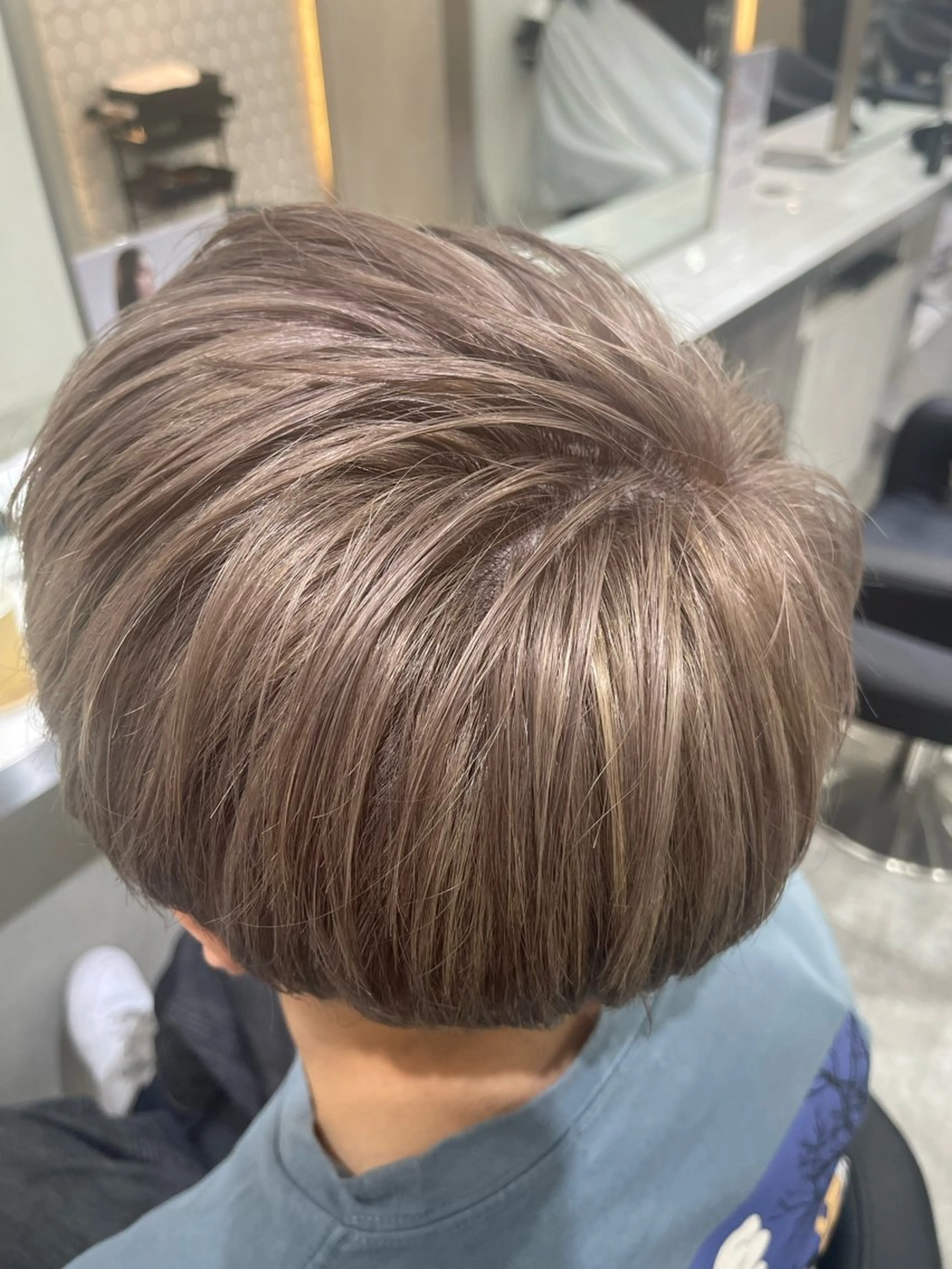 カラー ベージュカラー ブリーチ ミルクティーベージュ TENSHO ハイトーンレイヤーのヘアスタイル