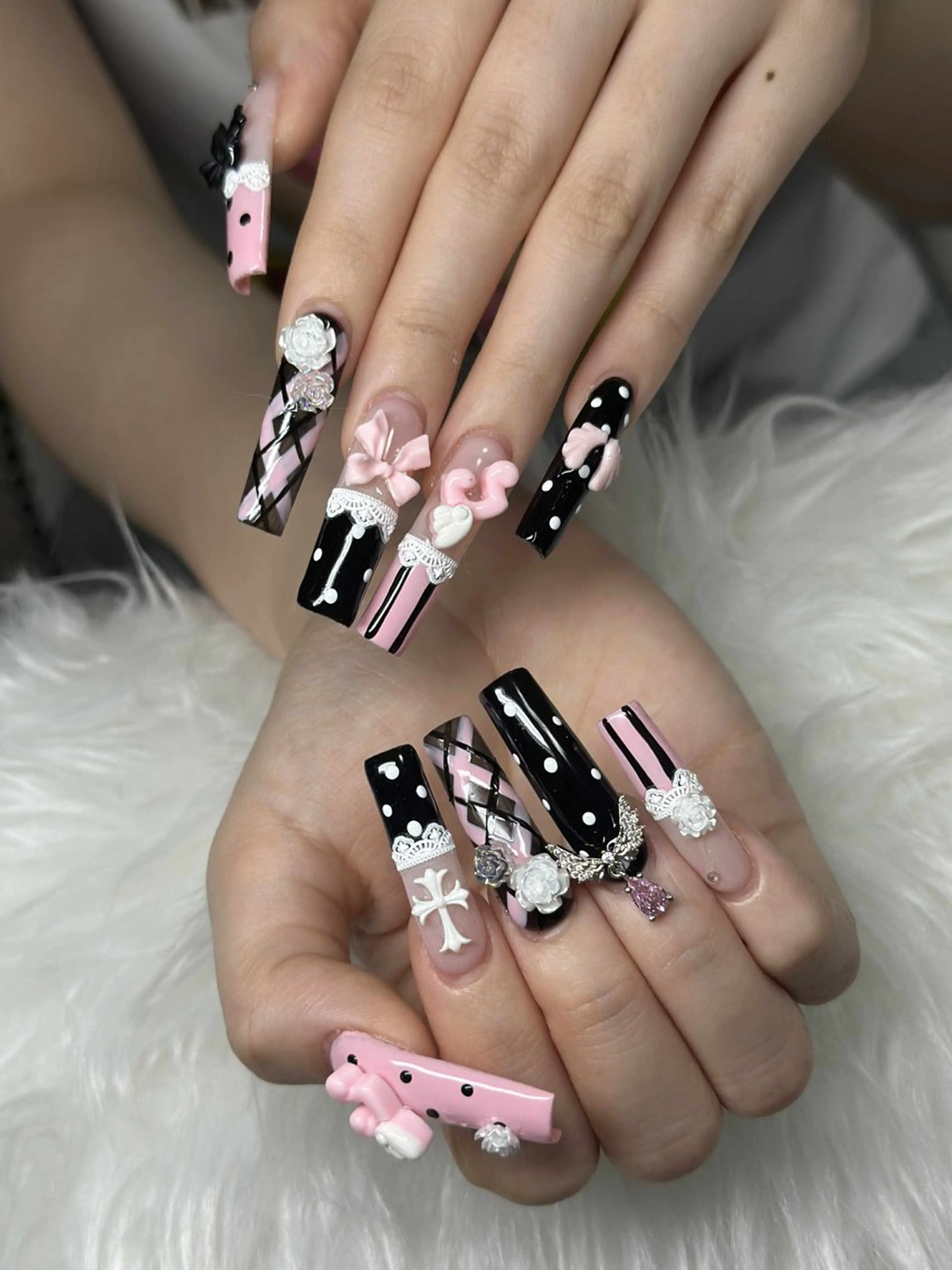 ネイル オーロラネイル フレンチネイル ジェルネイル ハロウィン キラキラネイル ハンドネイル H.baby Nail Salonのネイルデザイン