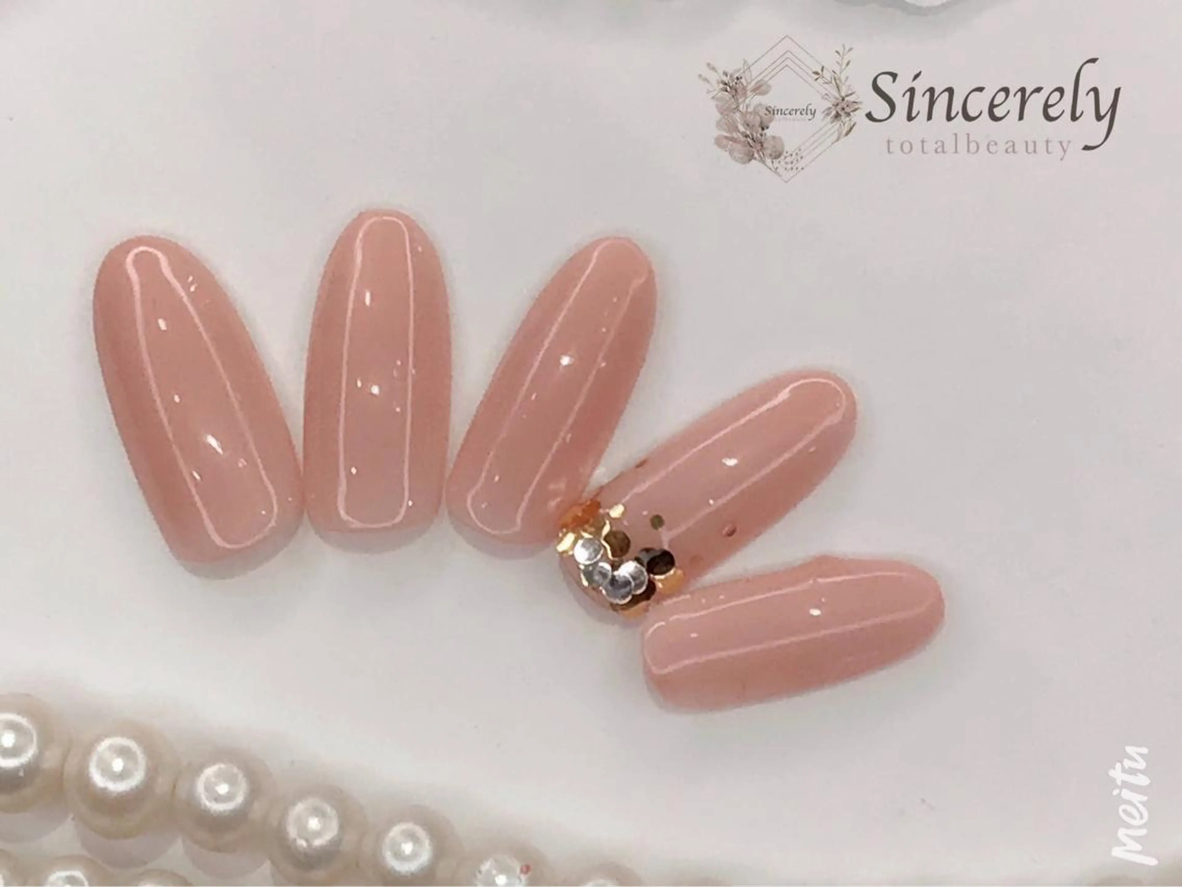 ネイル ホログラムネイル キラキラネイル SINCERELY シンシアリー🌈のネイルデザイン