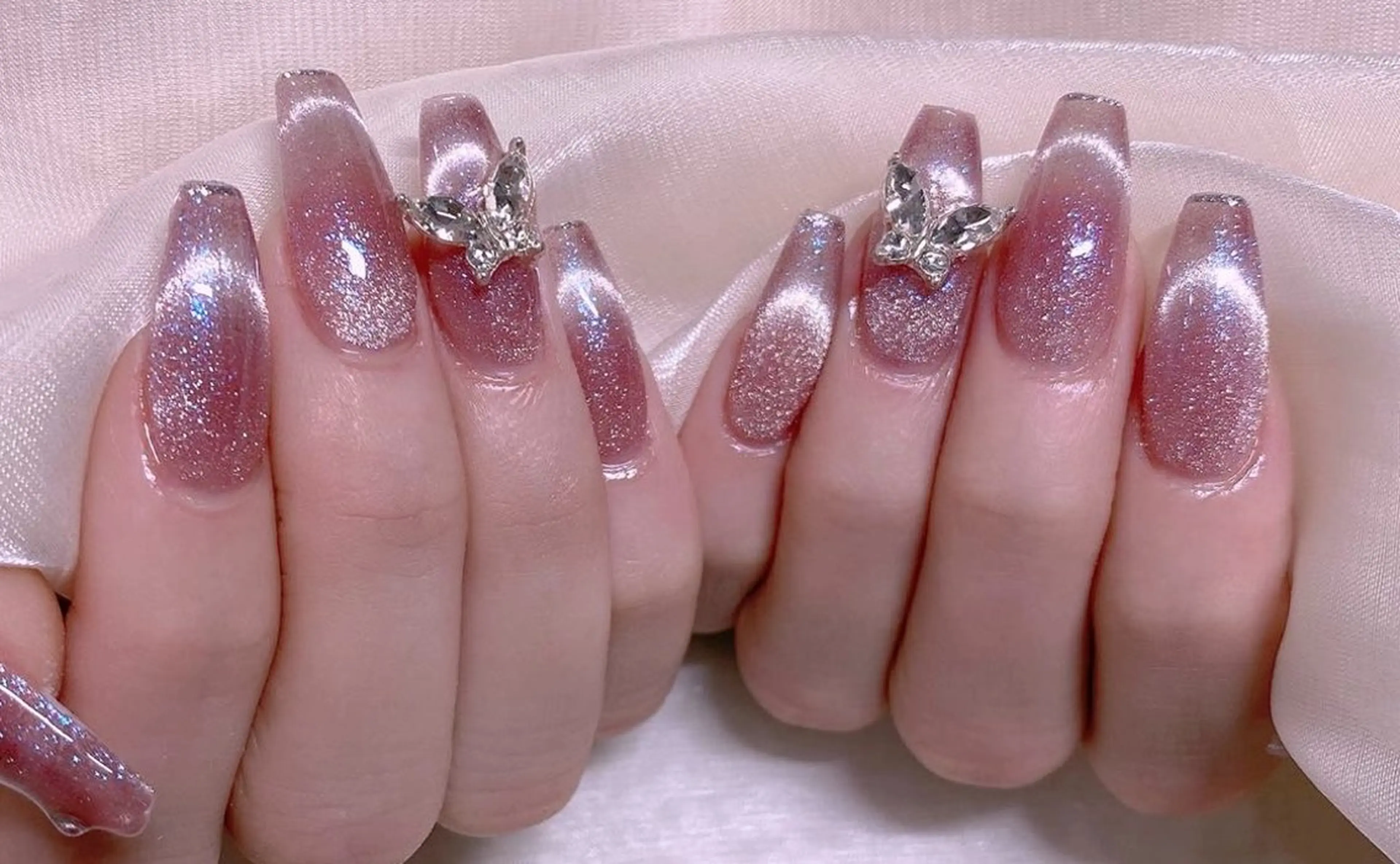 ネイル ブルー チークネイル フレンチネイル ハート ホログラムネイル 美爪パラジェル導入店 Sunnilyのネイルデザイン