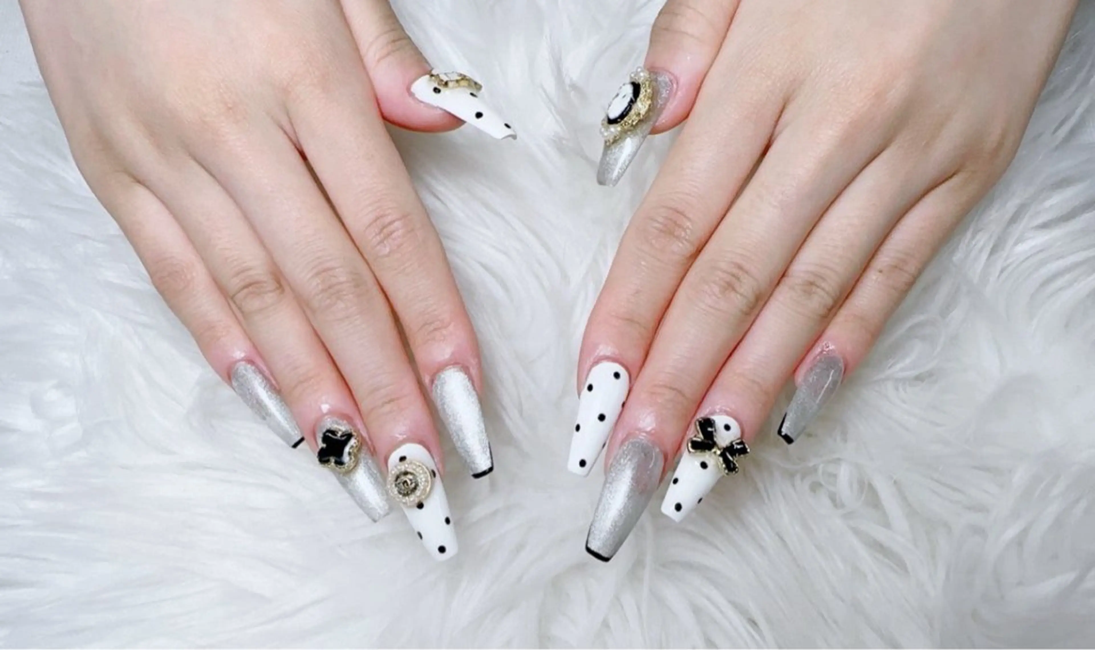 ネイル 成人式 韓国ネイル オフィスネイル ハンドネイル ハンドケア cat‘s nail🐈‍⬛のネイルデザイン