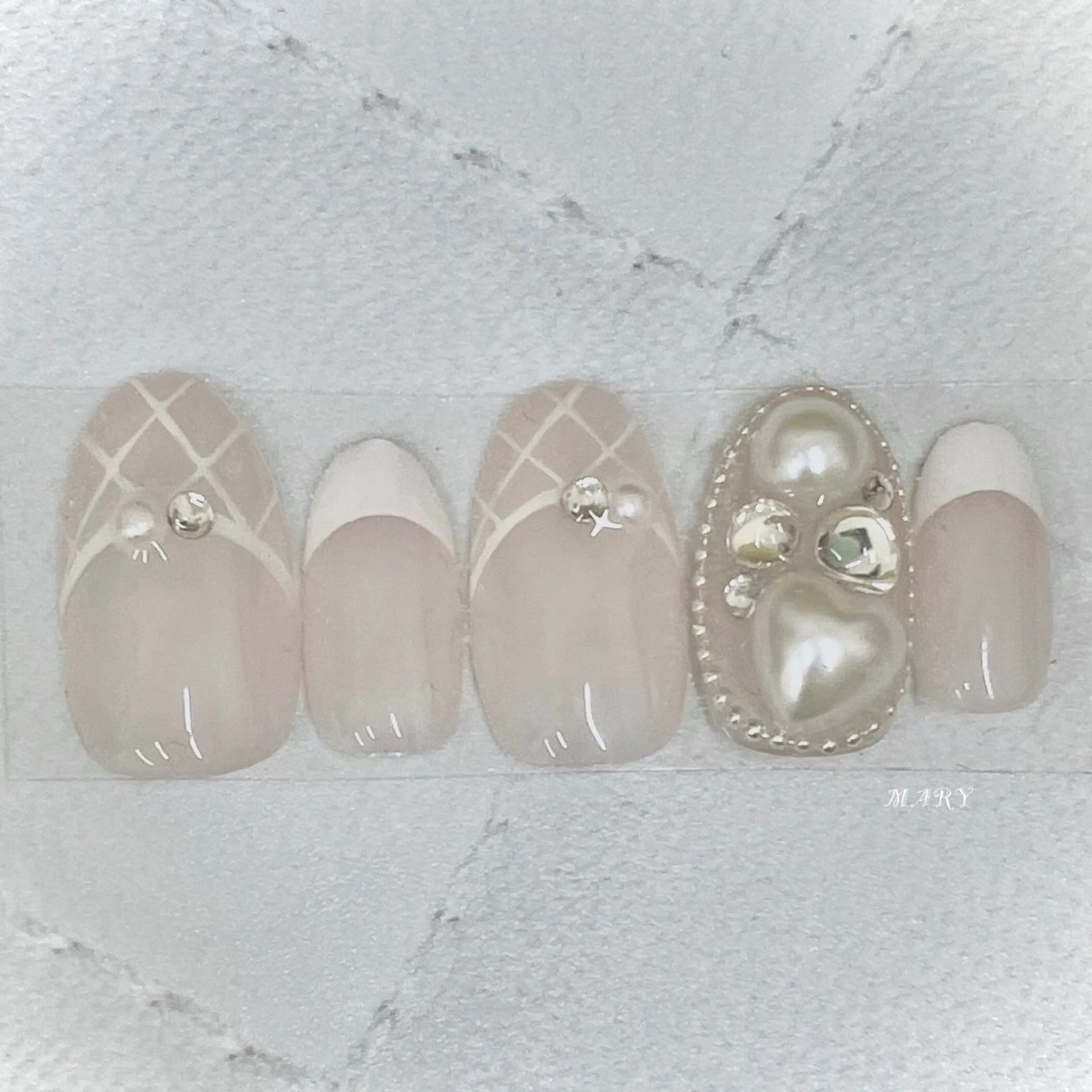 ネイル 成人式 フレンチネイル ニュアンスネイル ホワイト ハンドネイル Mary nail所属・Mary nail .narumiのネイルデザイン