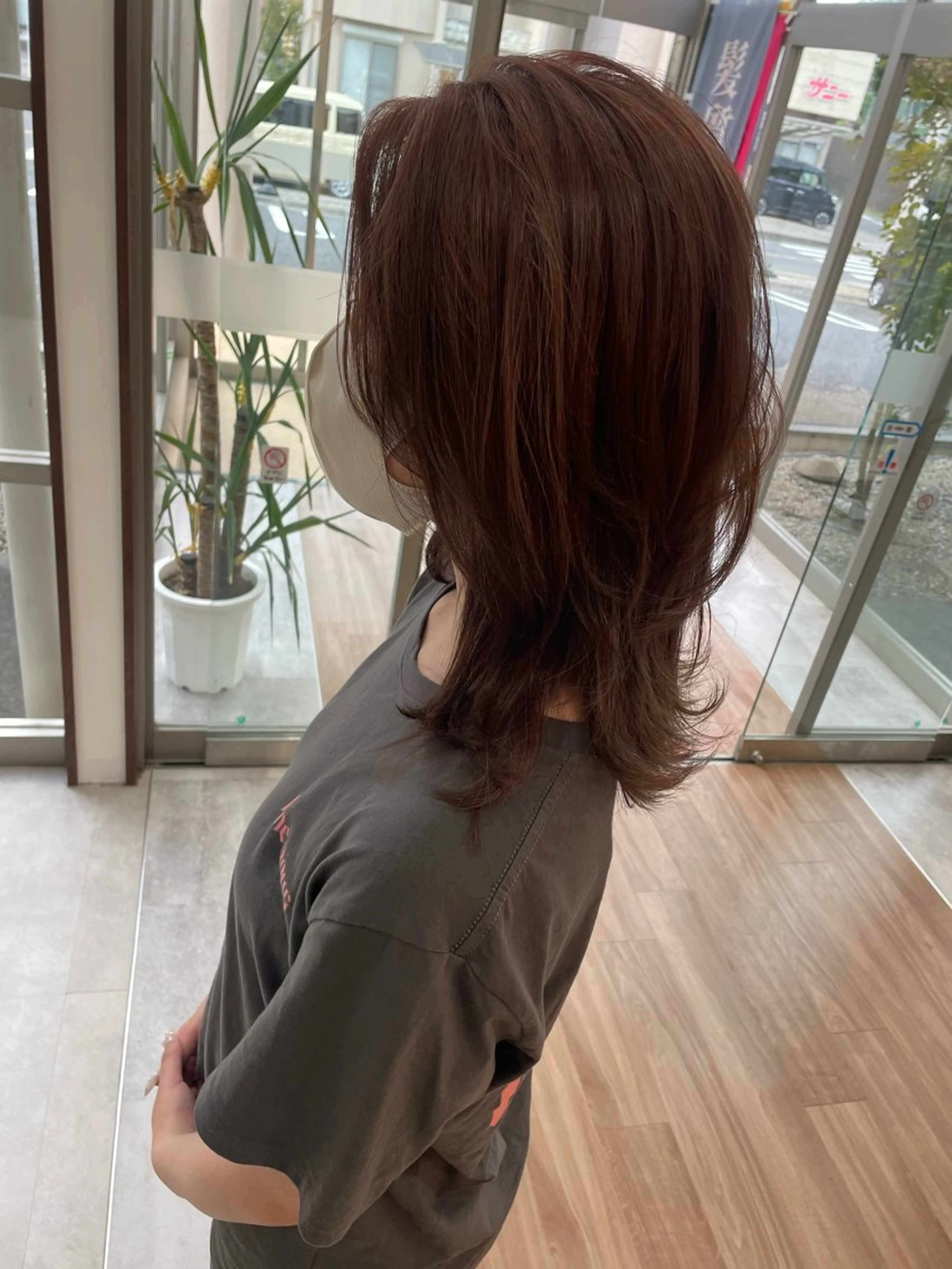 ミディアム カラー 葭葉 久美子のヘアスタイル