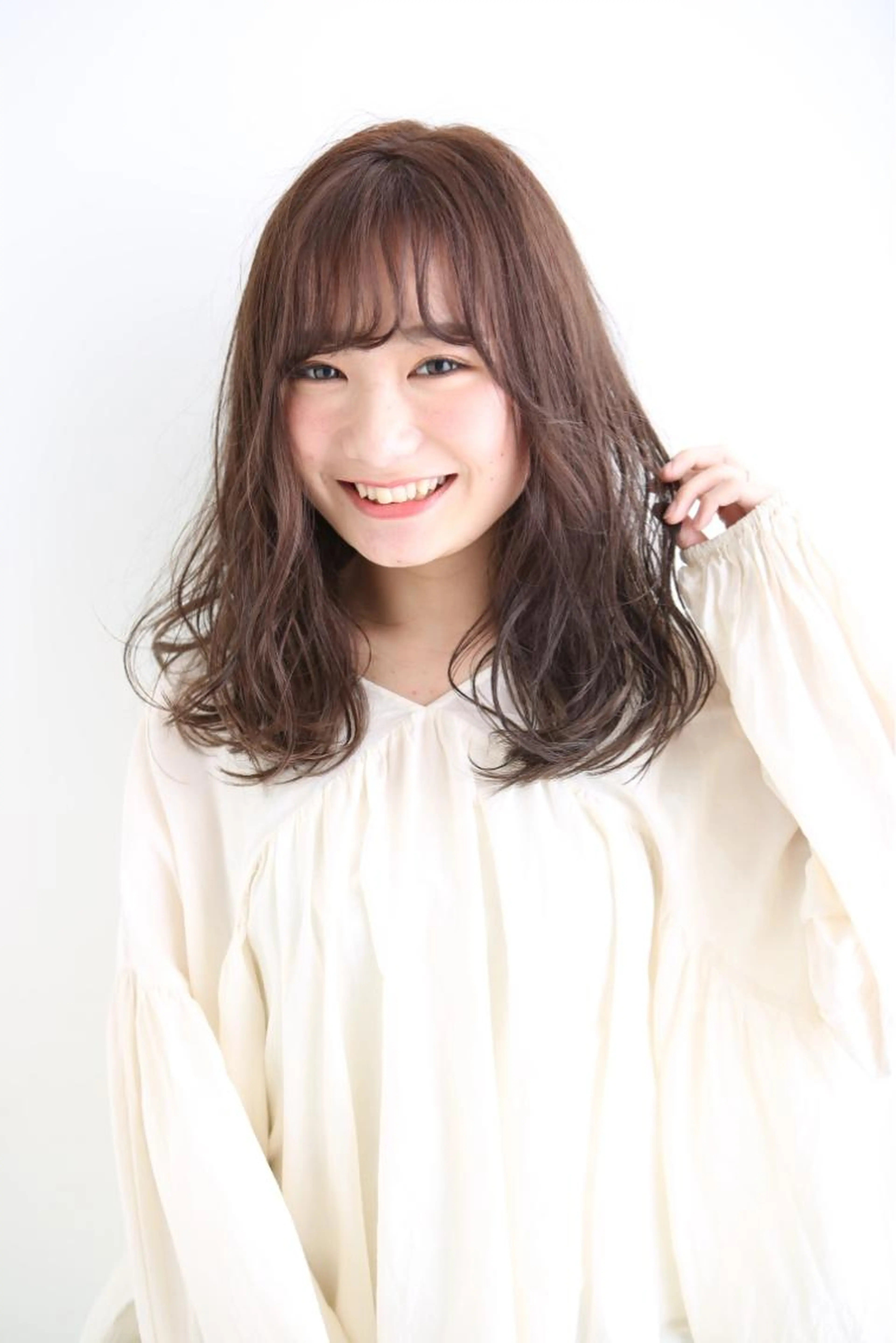 【暗めにしたいなら】カット&艶カラーの写真