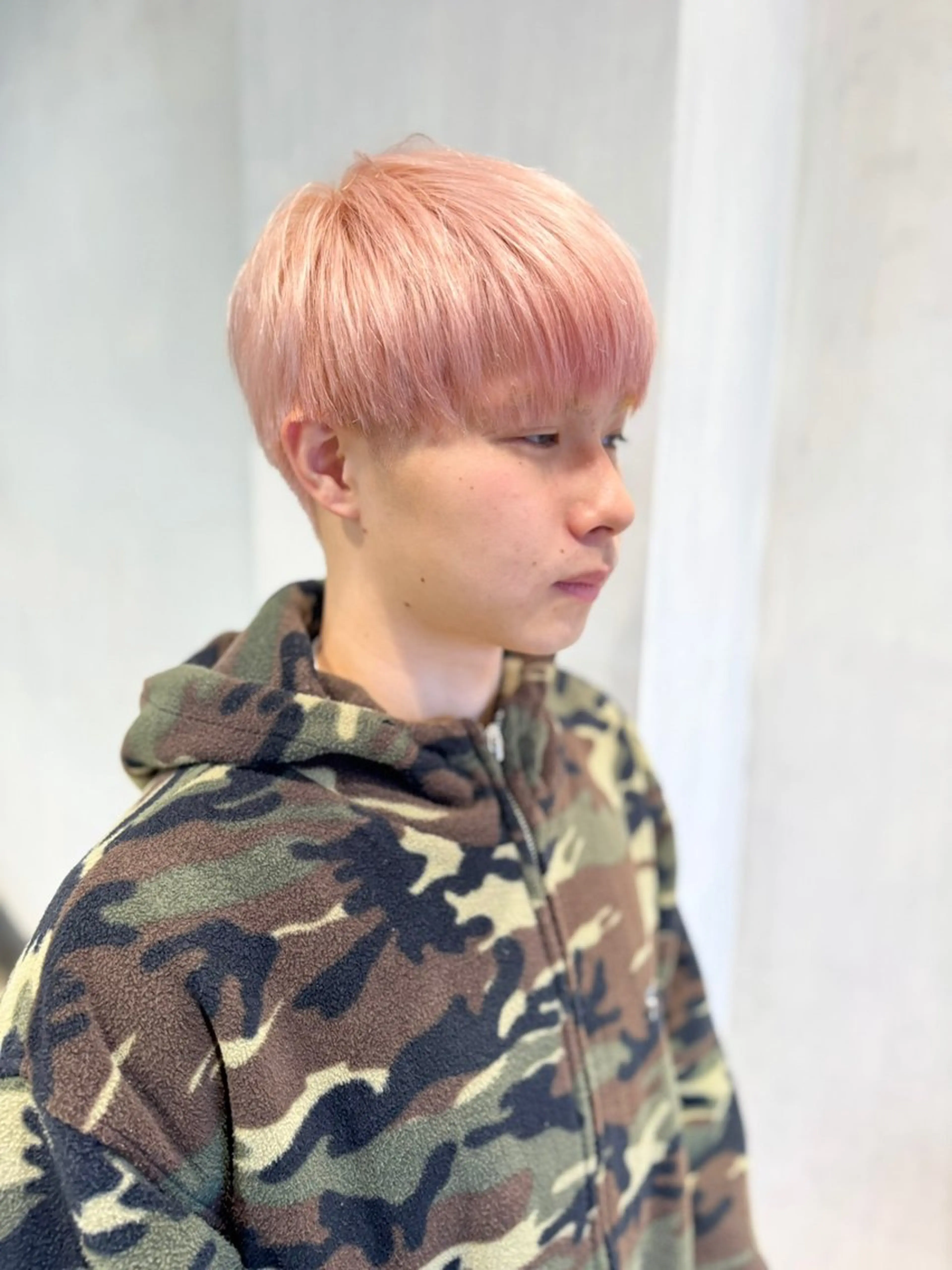 カラー メンズ メンズブリーチ メンズハイトーン 刈り上げ ブリーチ 抜きっぱなしブロンド カット ヘアカラー メンズパーマ/メンズ カット/古川晴輝のヘアスタイル