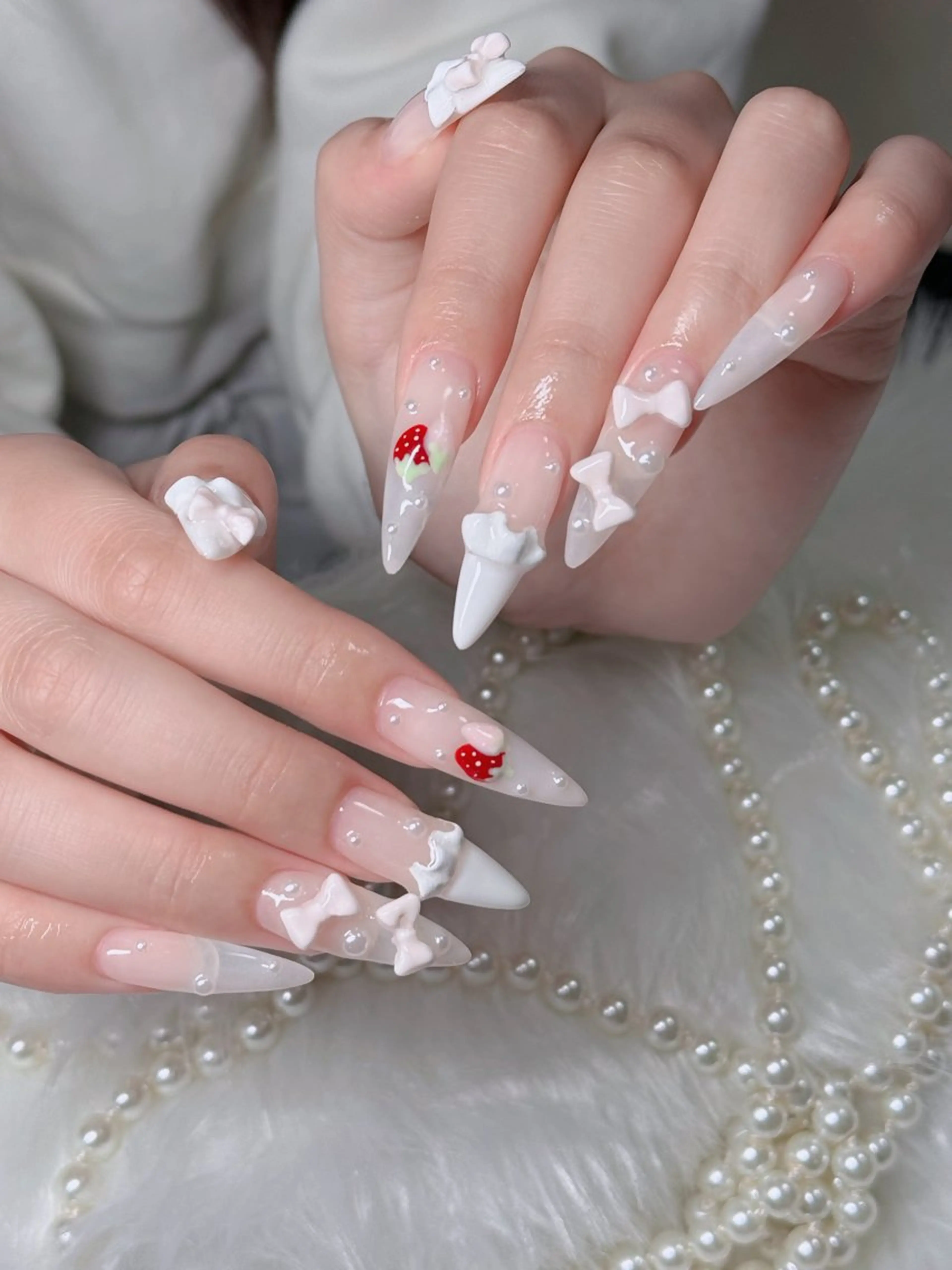 ネイル オーロラネイル フレンチネイル ジェルネイル ハロウィン キラキラネイル ハンドネイル H.baby Nail Salonのネイルデザイン