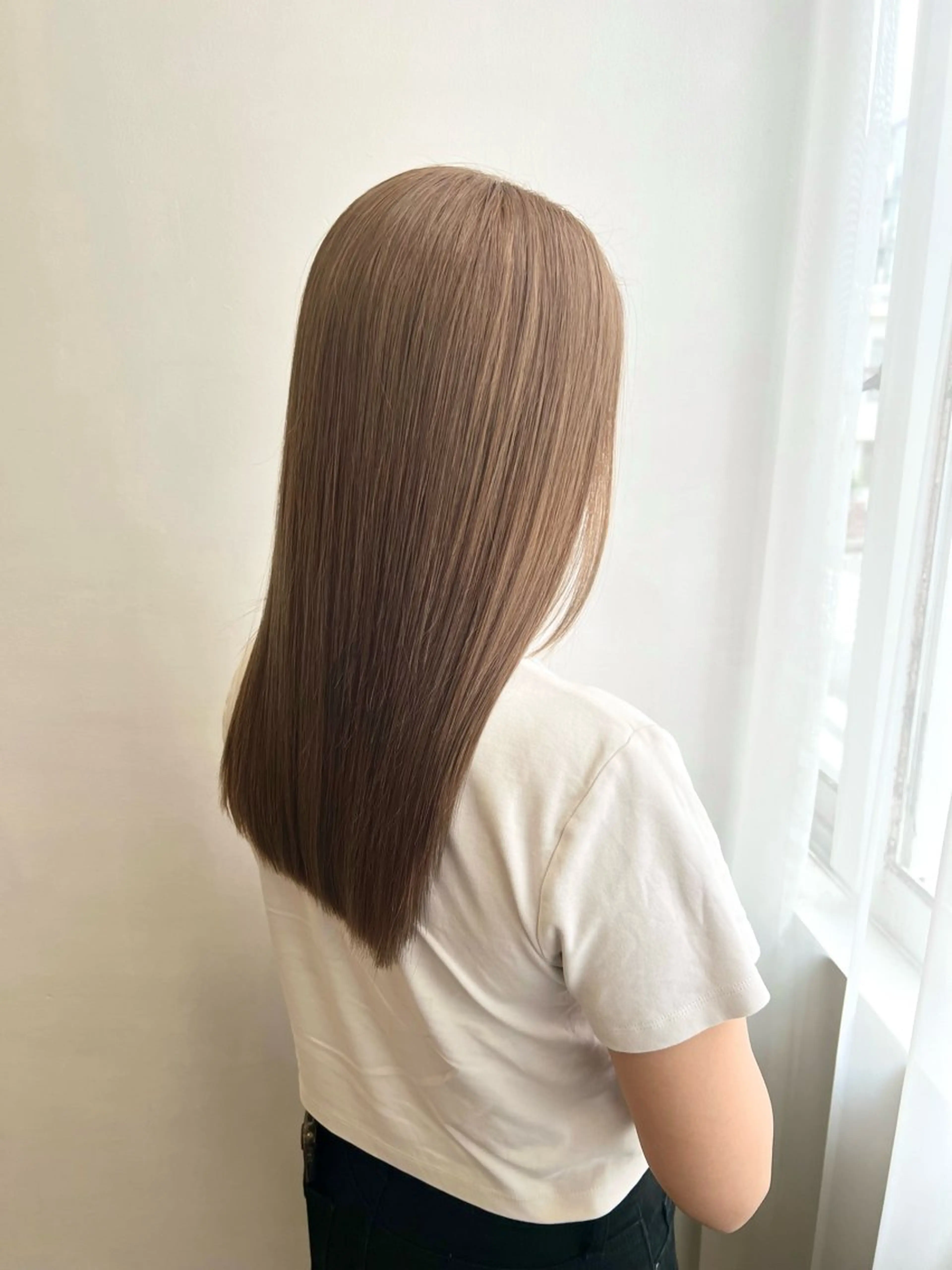 ロング カラー ベージュカラー ブリーチ ブロンド ヘアカラー トリートメント タカハシ ハヤトのヘアスタイル