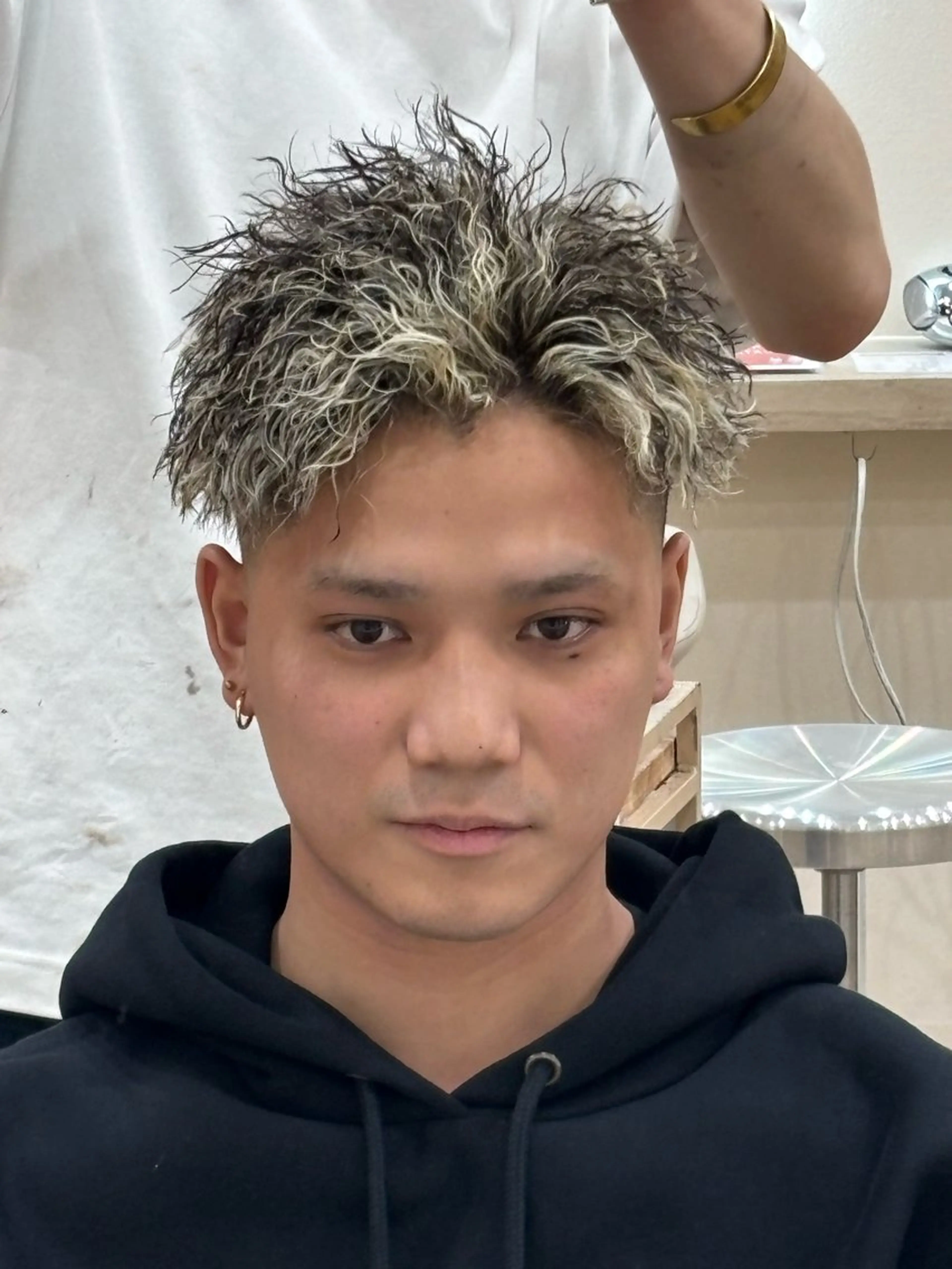 ショート パーマ メンズ メンズメッシュ カット ヘアカラー パーマ パーマ職人DAIKI ツイスパ/波巻きのヘアスタイル