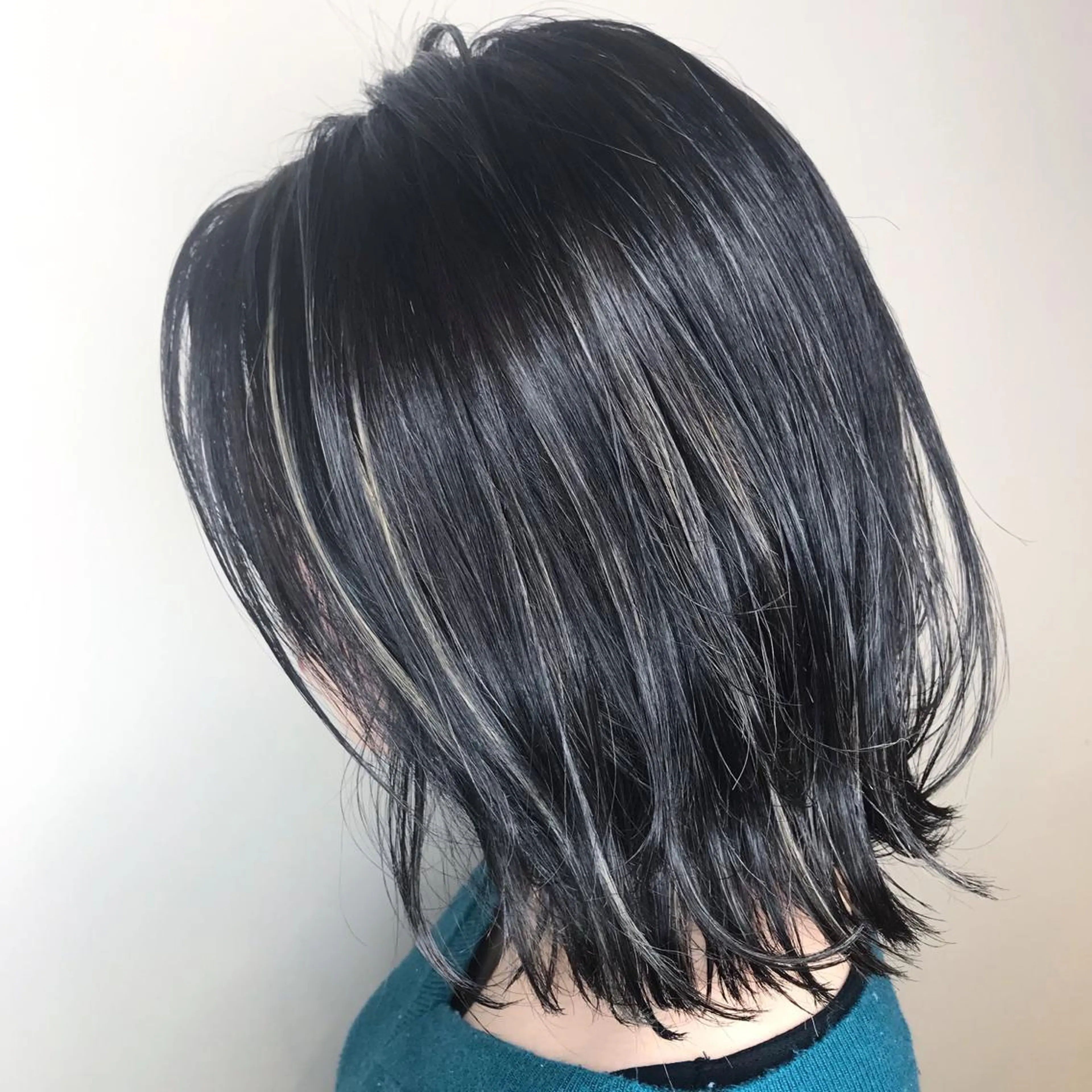 ショート カラー アッシュ アッシュグレー アッシュグレージュ バレイヤージュ ベージュカラー AMI Hair  supply所属・髪質改善カラー 韓国風レイヤーのヘアスタイル