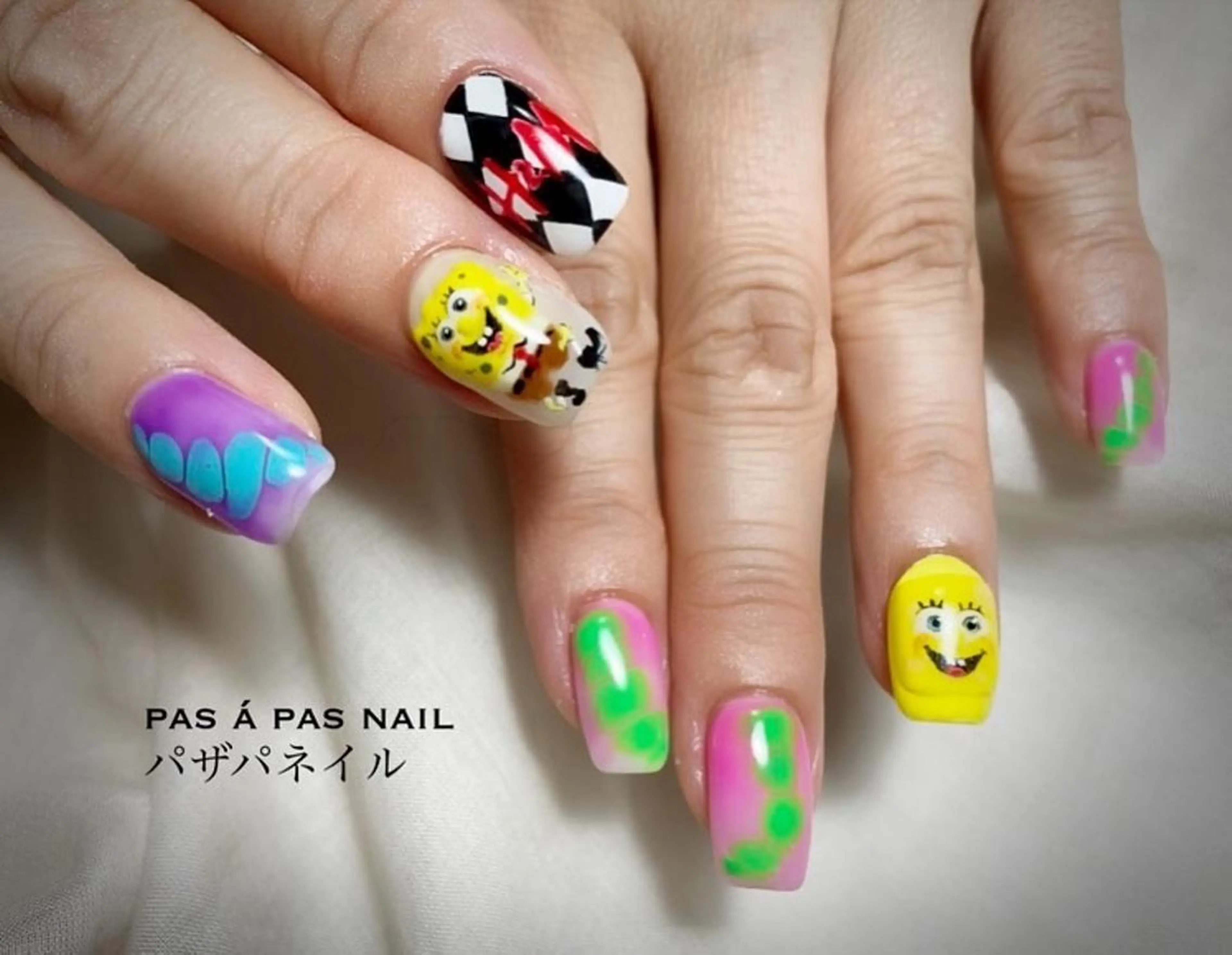 ネイル Yakko pas á pasのネイルデザイン