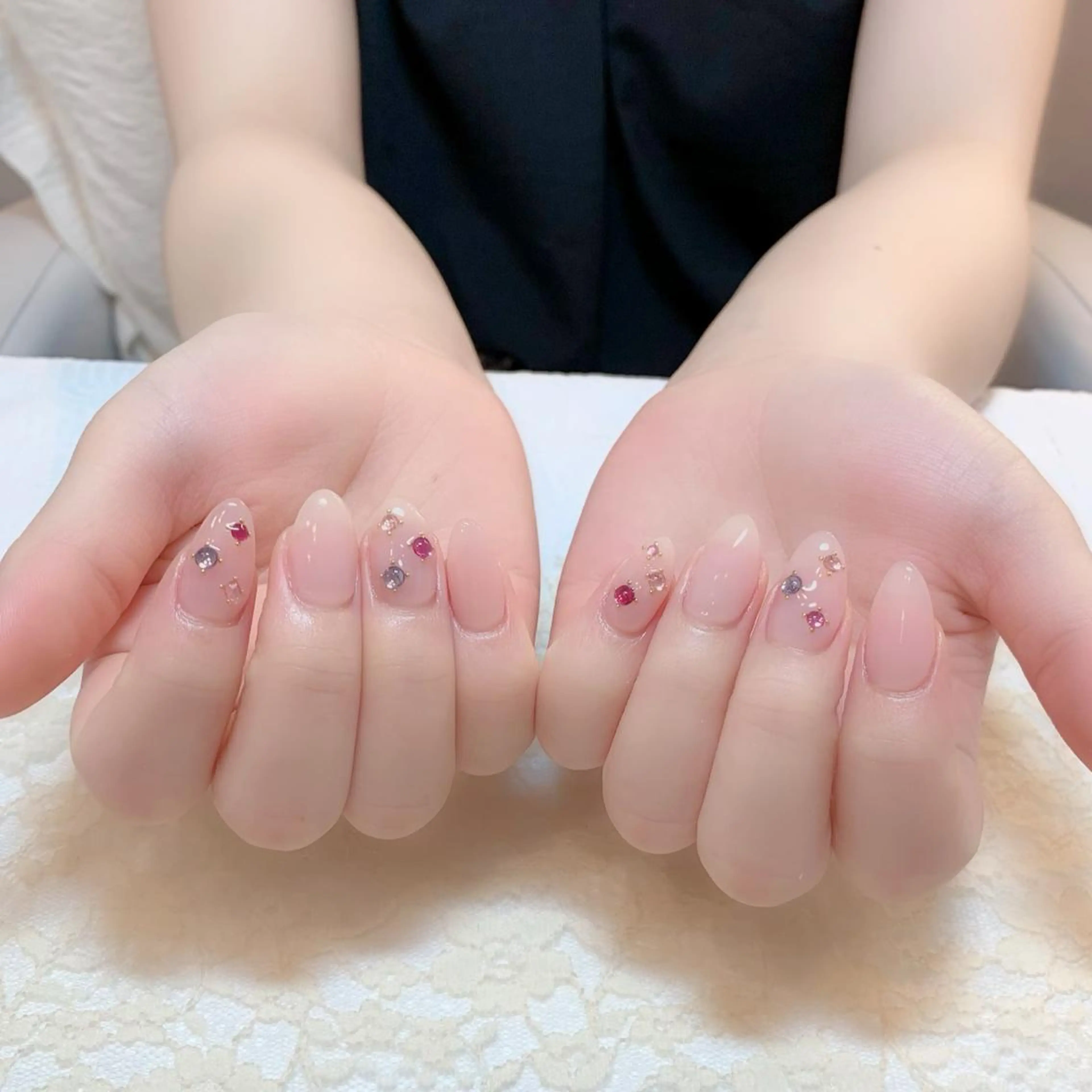 ネイル アートネイル ピンク ストーンネイル ハンドケア aoinail所属・aoi nailのネイルデザイン