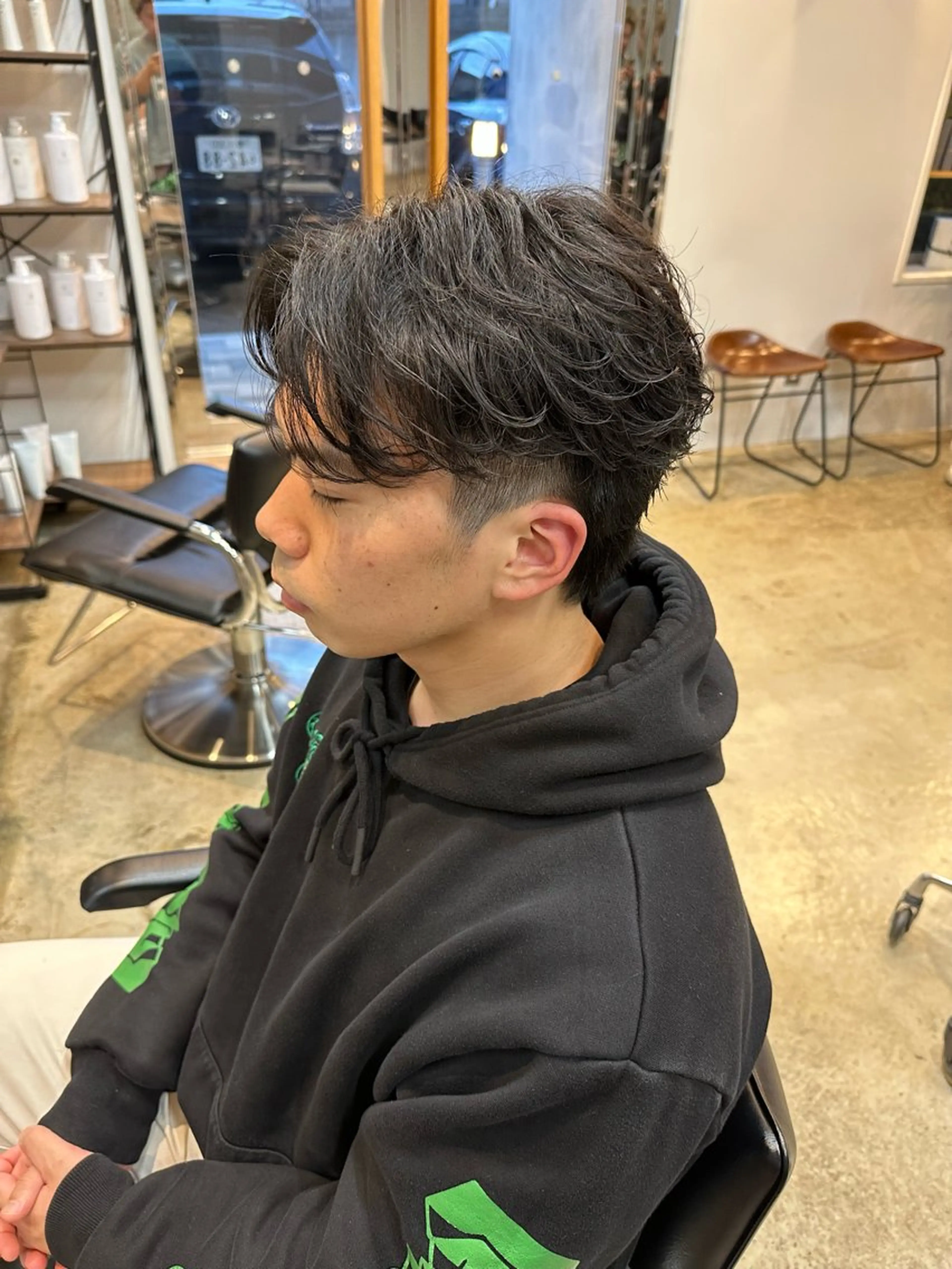 ショート パーマ メンズ 倉持 誠也　フェザーパーマのヘアスタイル