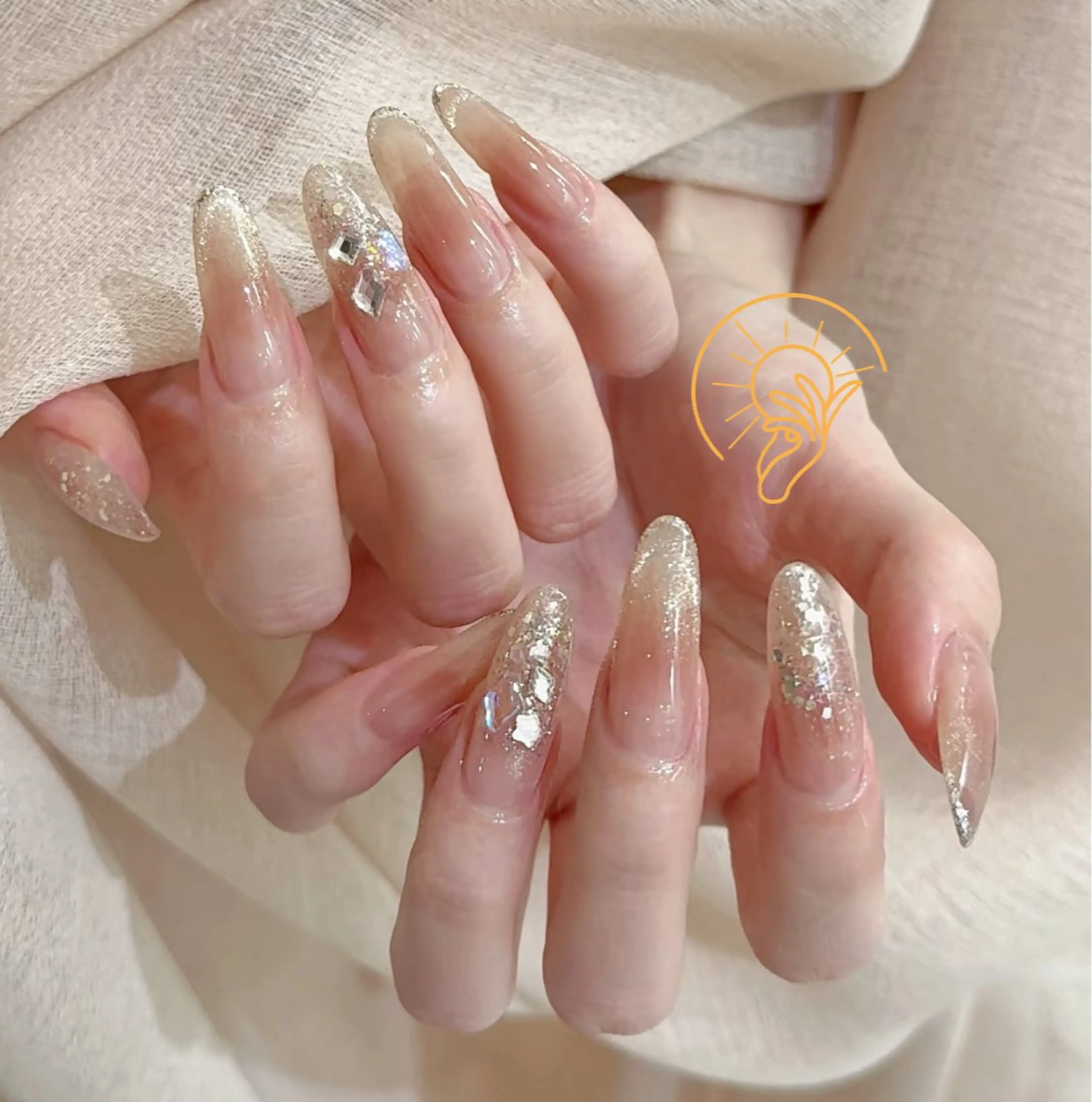 ネイル チークネイル 長さ出し フラワーネイル フレンチネイル ガーリー ハンドネイル ハンドケア Sun Nail 池袋のネイルデザイン