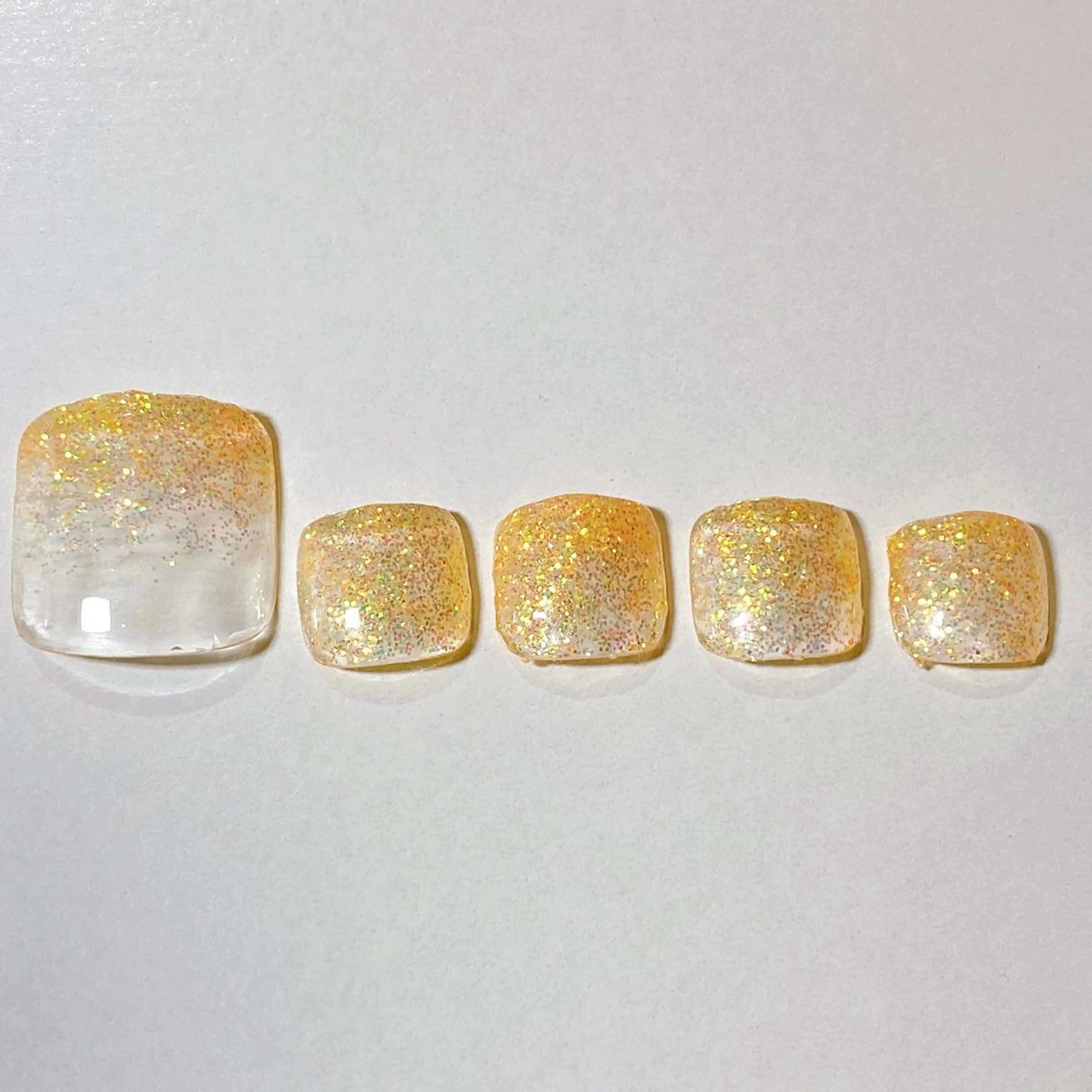 ネイル グラデーション ラメ(グリッター) ラメグラデーション シンプルネイル EMTY所属・丸山 智香のネイルデザイン