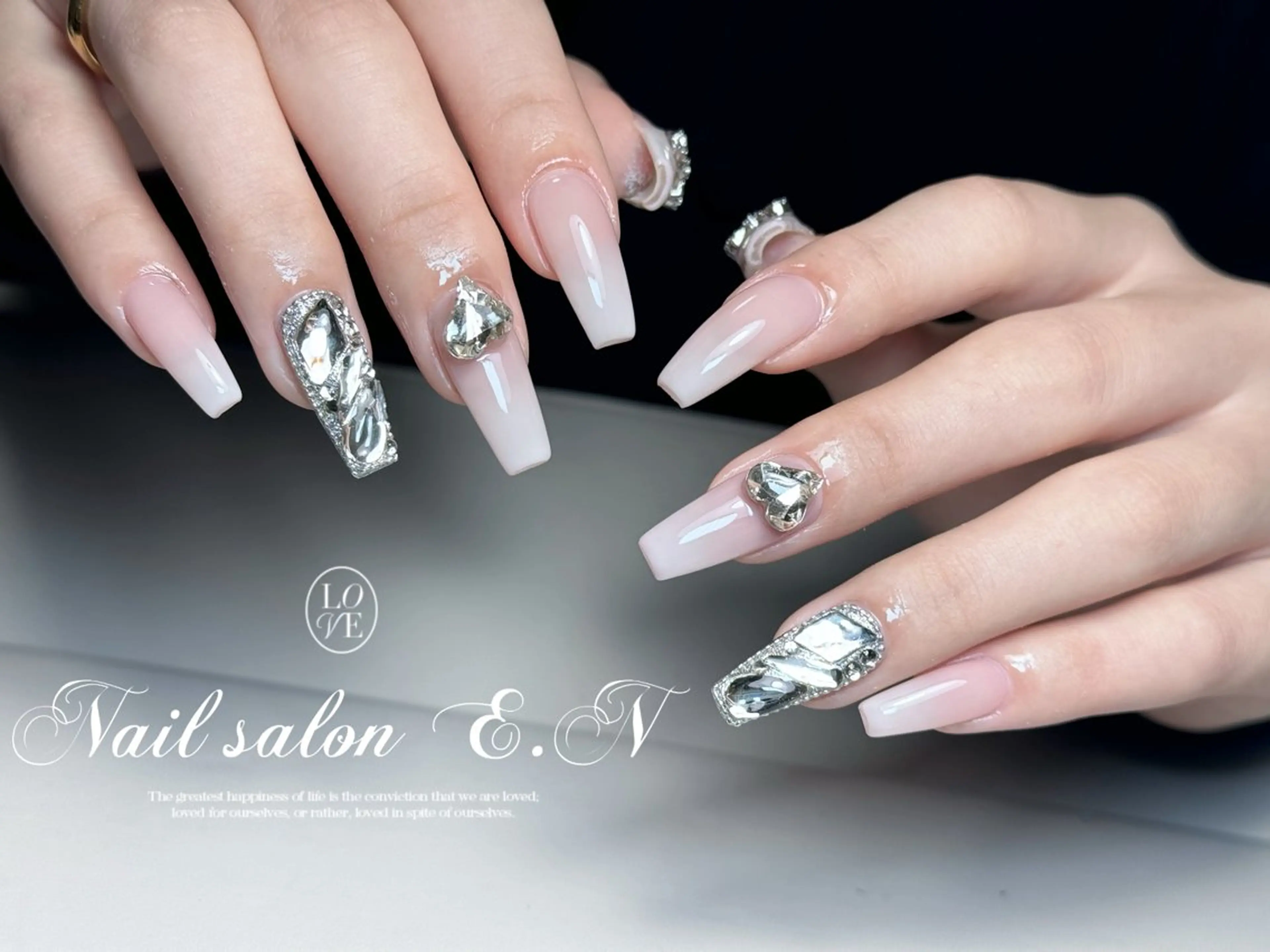 ネイル アートネイル オーロラネイル ガーリー キラキラネイル 韓国ネイル ハンドネイル E.N🦋 長さ出し/持ち込みのネイルデザイン