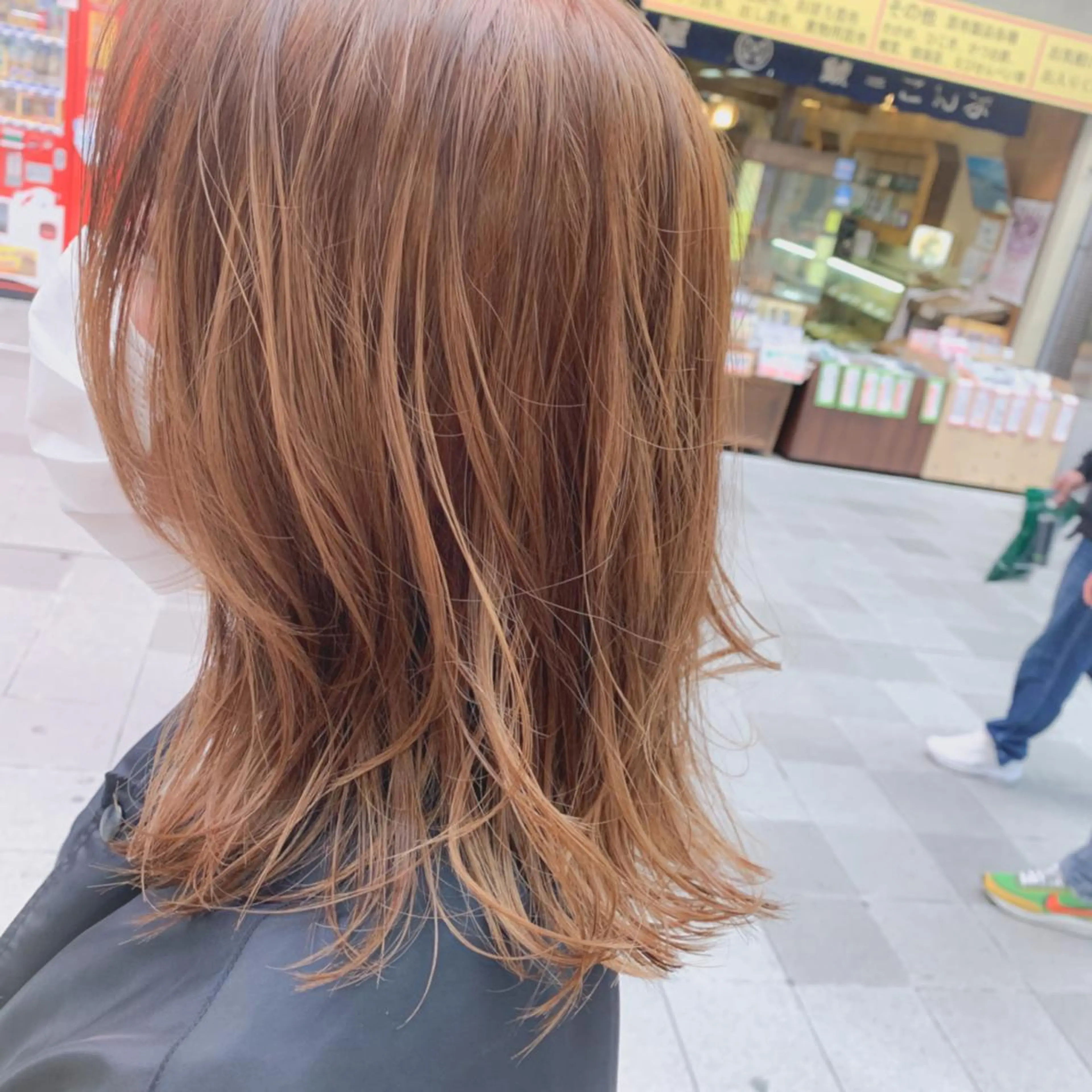 セミロング カラー ヘアアレンジ ベージュカラー 今村公介 ブリーチ特化、派手髪のヘアスタイル