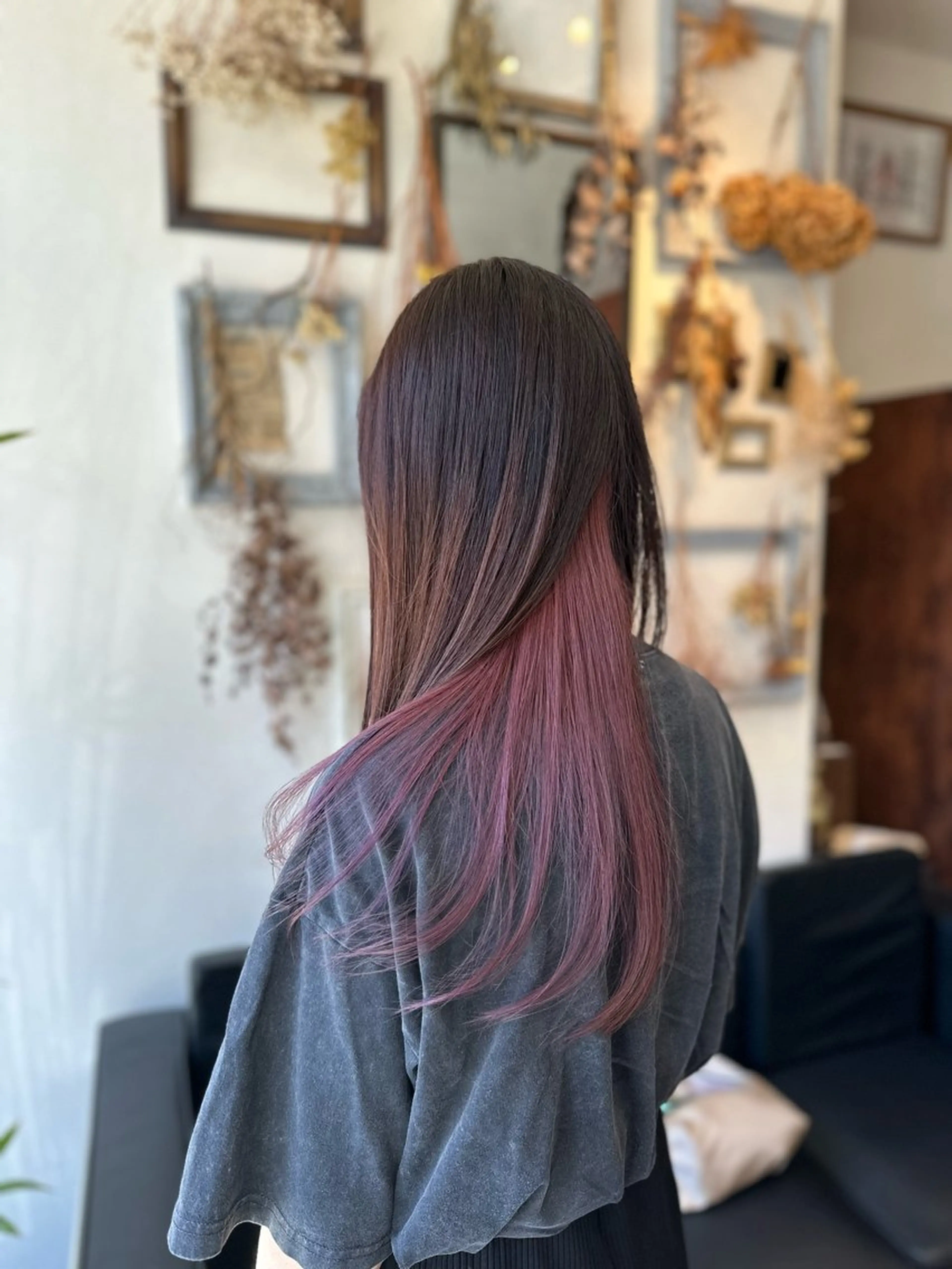 ロング カラー インナーカラー ラベンダーカラー ピンクカラー ピンクラベンダー インナーカラー指名 No.1菊池柊真のヘアスタイル