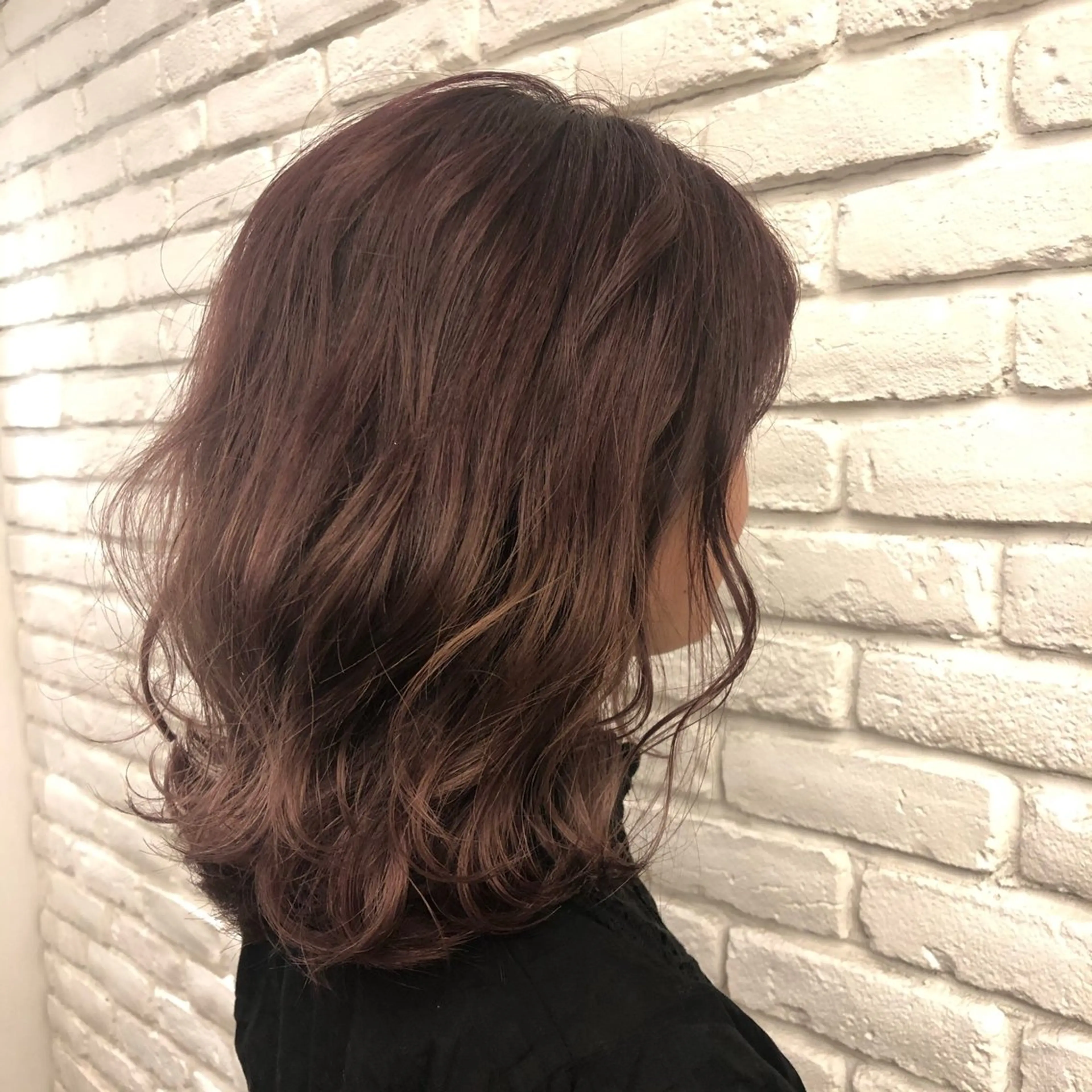 セミロング カラー 濱地 美乃理のヘアスタイル