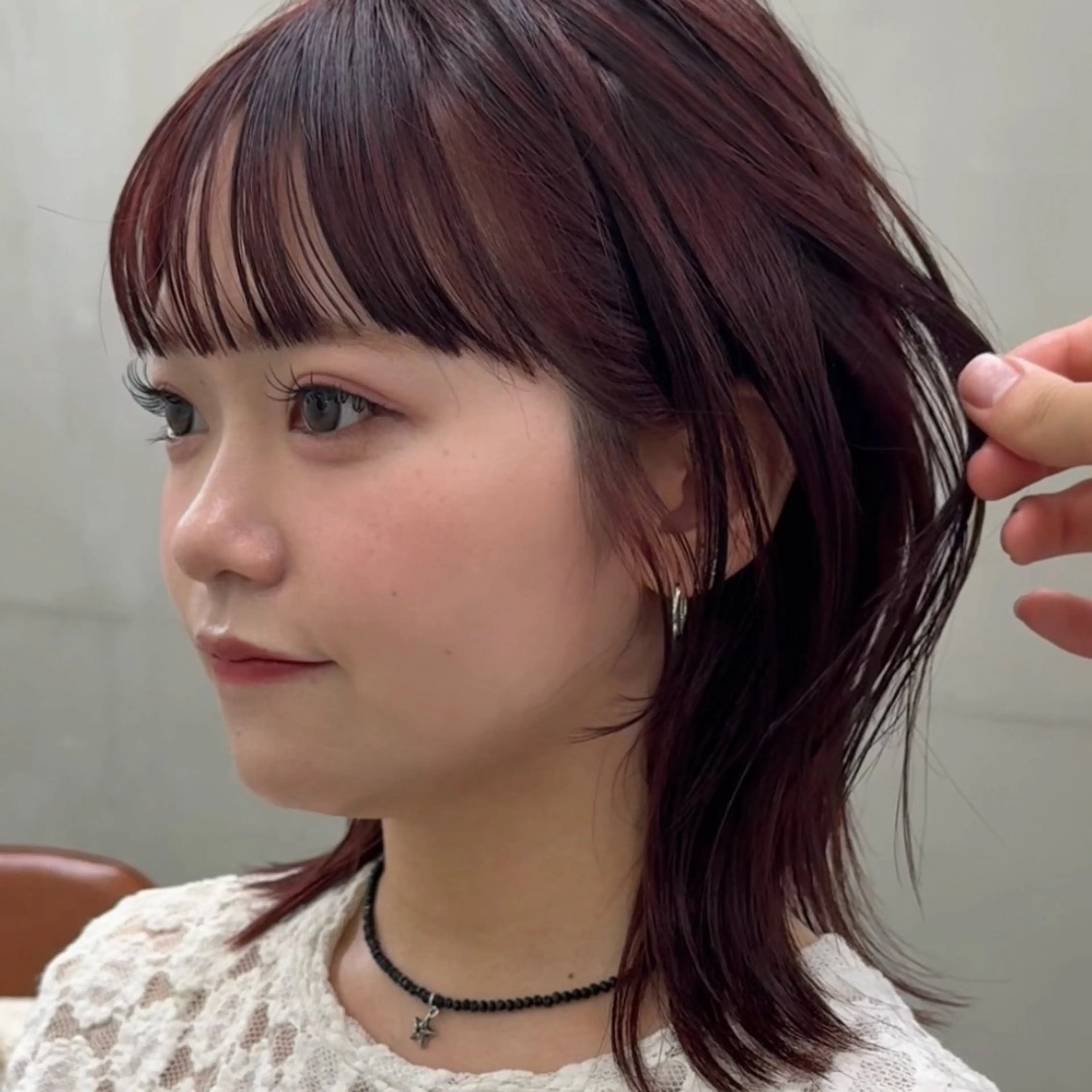 ショート カラー カシス レッドカラー 顔まわりレイヤー 顔周りカット レイヤーカット カット ヘアカラー トリートメント 顔周り/レイヤー/ 透明感/みっきーのヘアスタイル