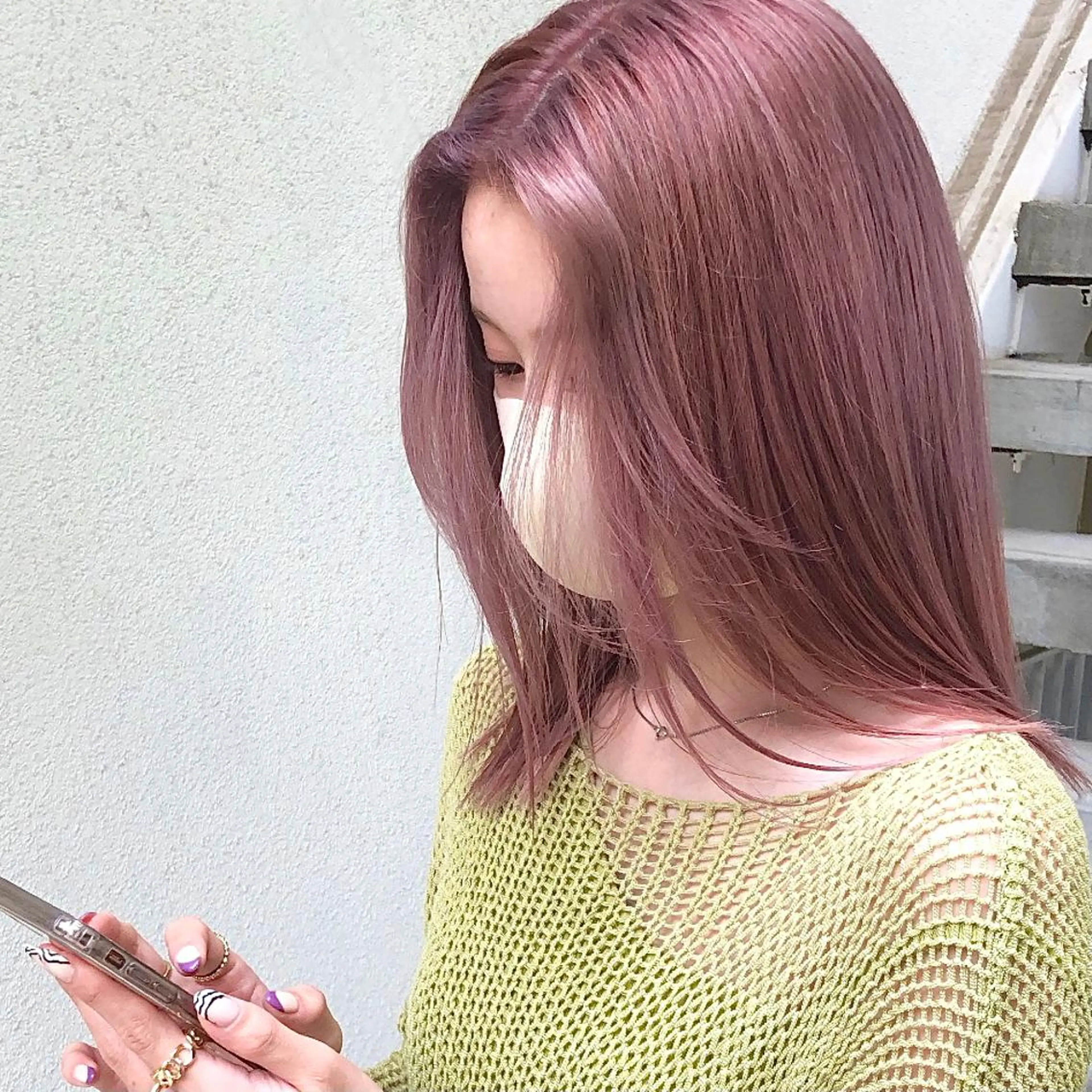 セミロング カラー ブリーチカラーが人気 onnuのヘアスタイル