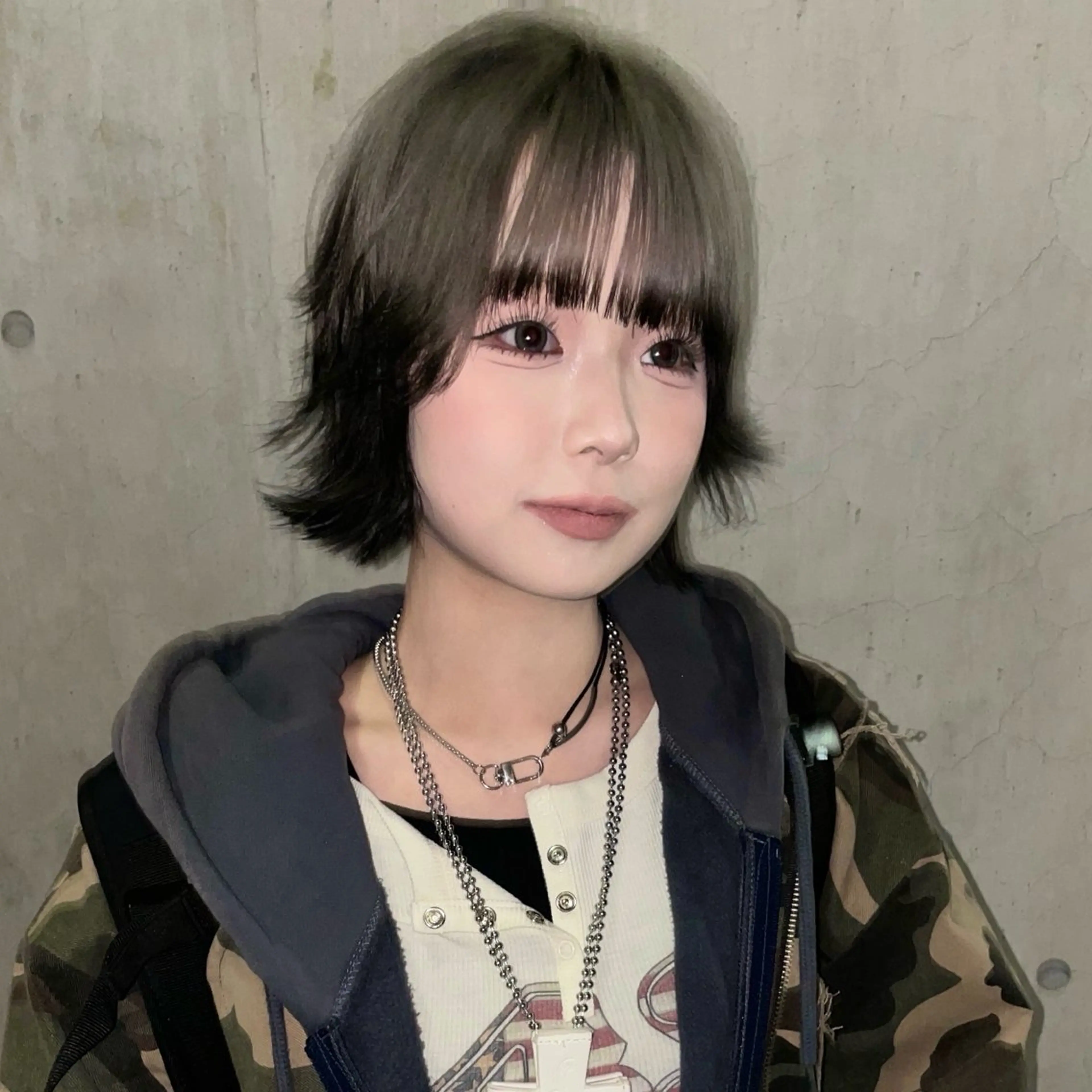 ショート anna 韓国レイヤ ー/ ハッシュカットのヘアスタイル