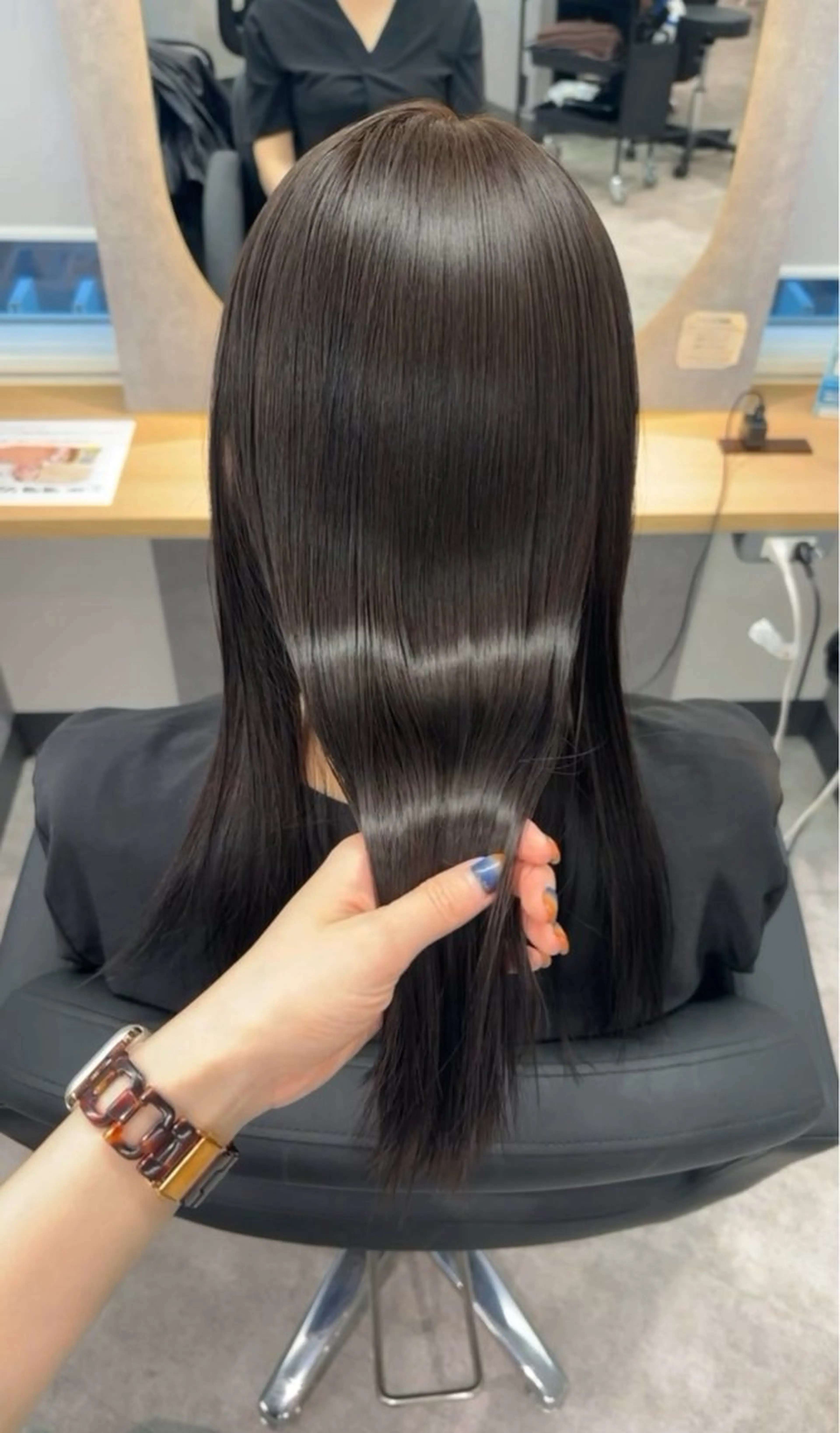 ミディアム カラー パーマ ネヅ カオルのヘアスタイル