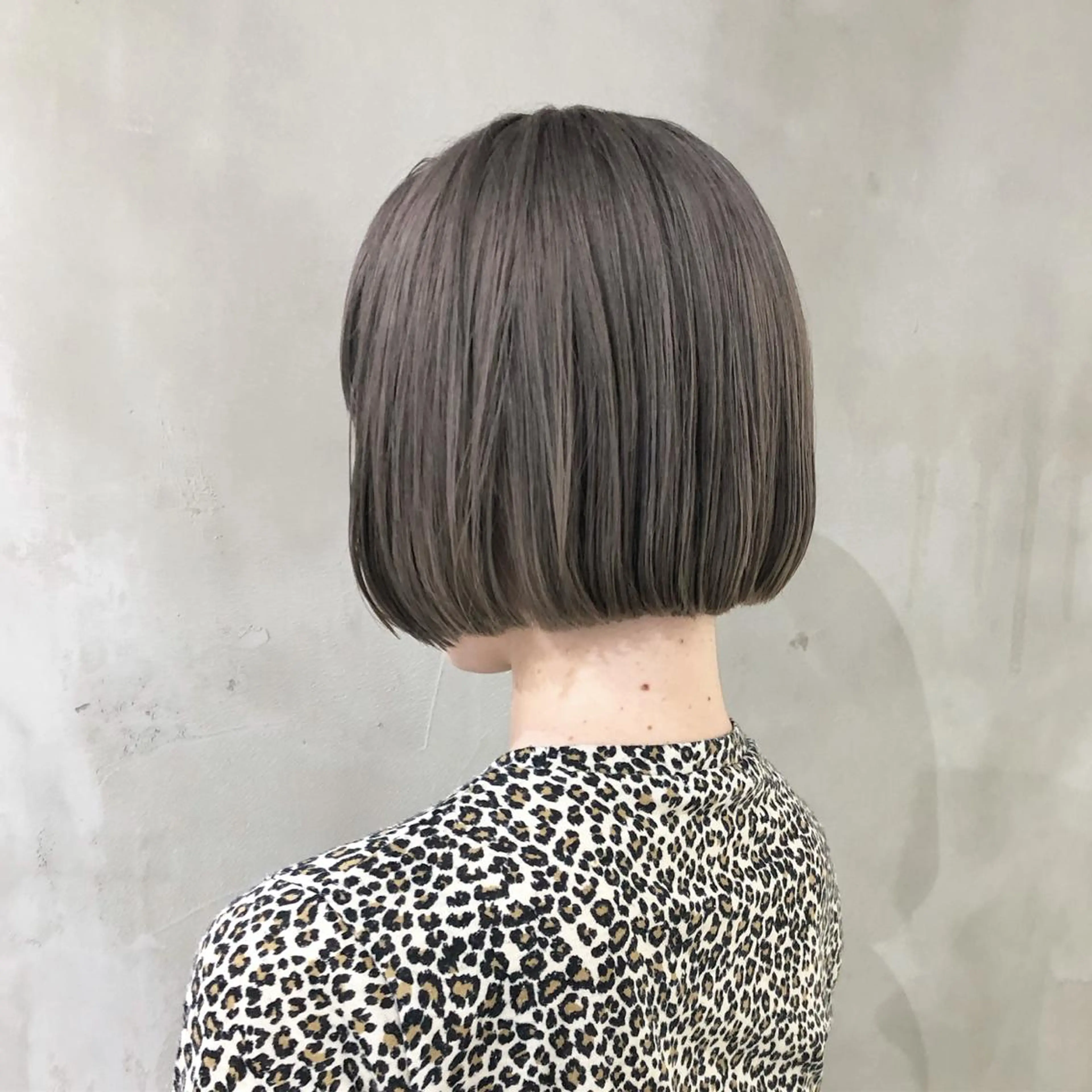 カラー ニシオカ タクヤのヘアスタイル
