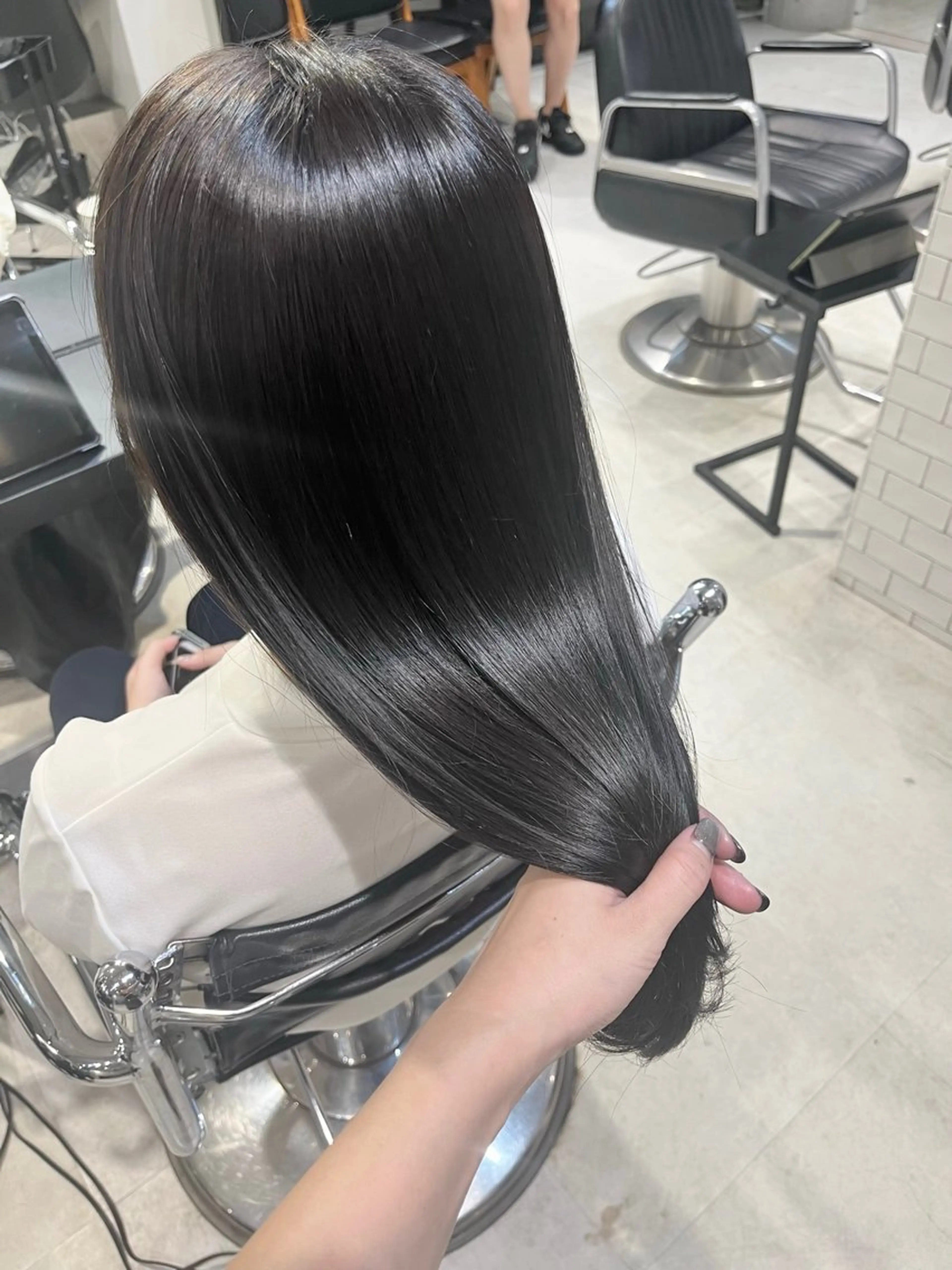 ロング カラー パーマ ヘアアレンジ カット ヘアカラー トリートメント ヘッドスパ ヘアセット 透明感/オリーブ/ グレージュ/YUKAのヘアスタイル