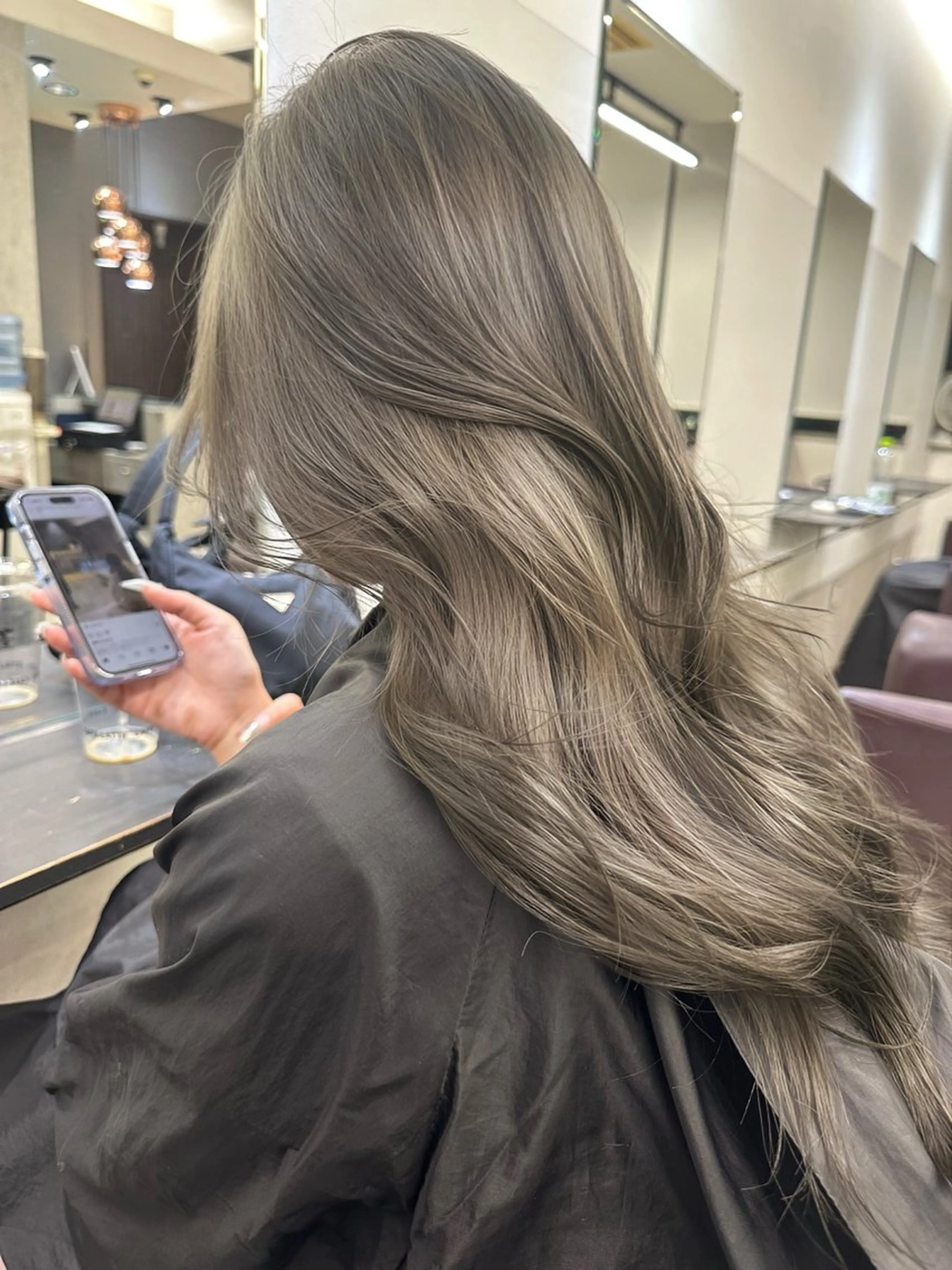 ロング カラー オリーブグレー ボブ 顔まわりレイヤー 顔周りカット ヨシンモリ AiM エイム　韓国レイヤーのヘアスタイル