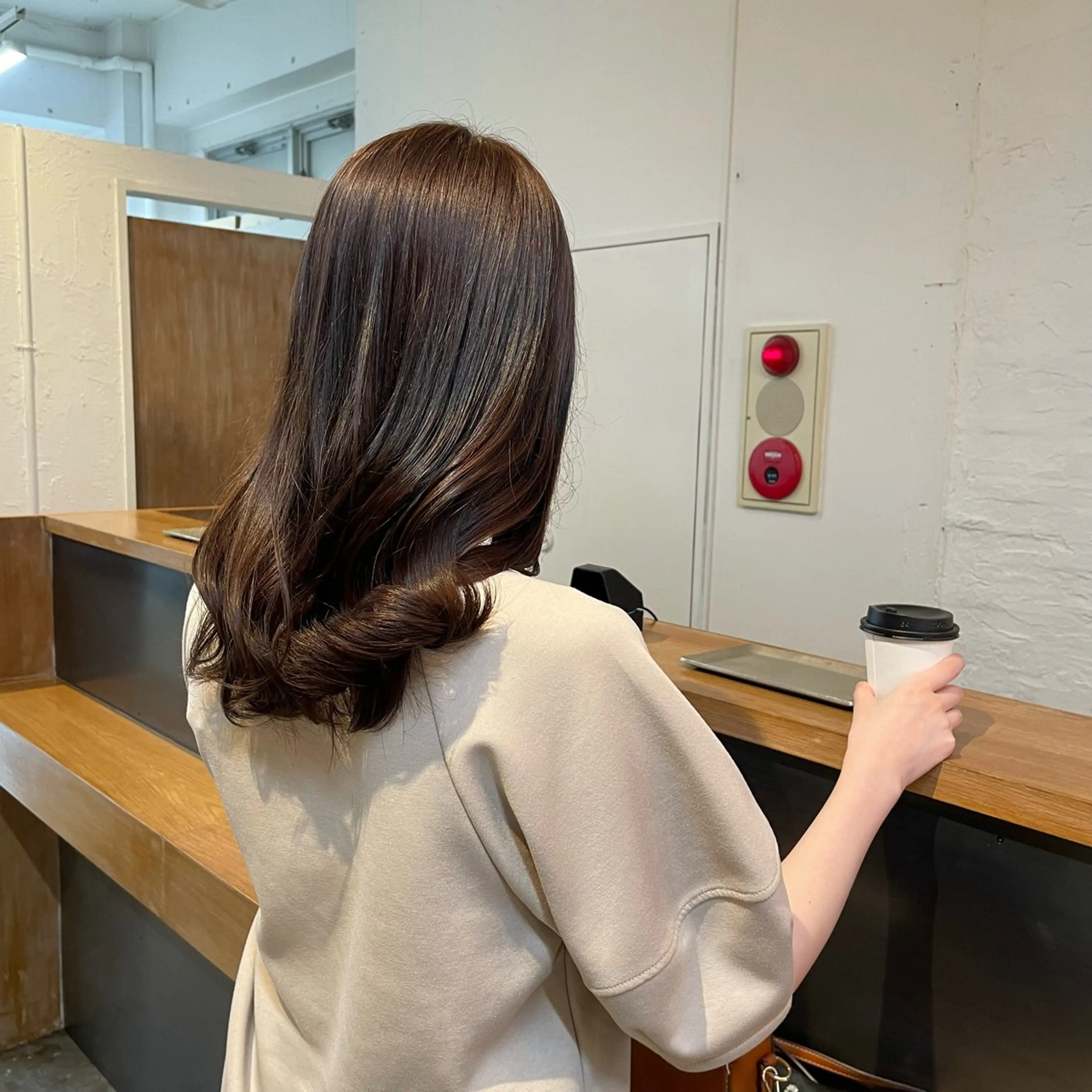 セミロング カラー イルミナカラー トリートメント mina / 透明感ベージュカラーのヘアスタイル