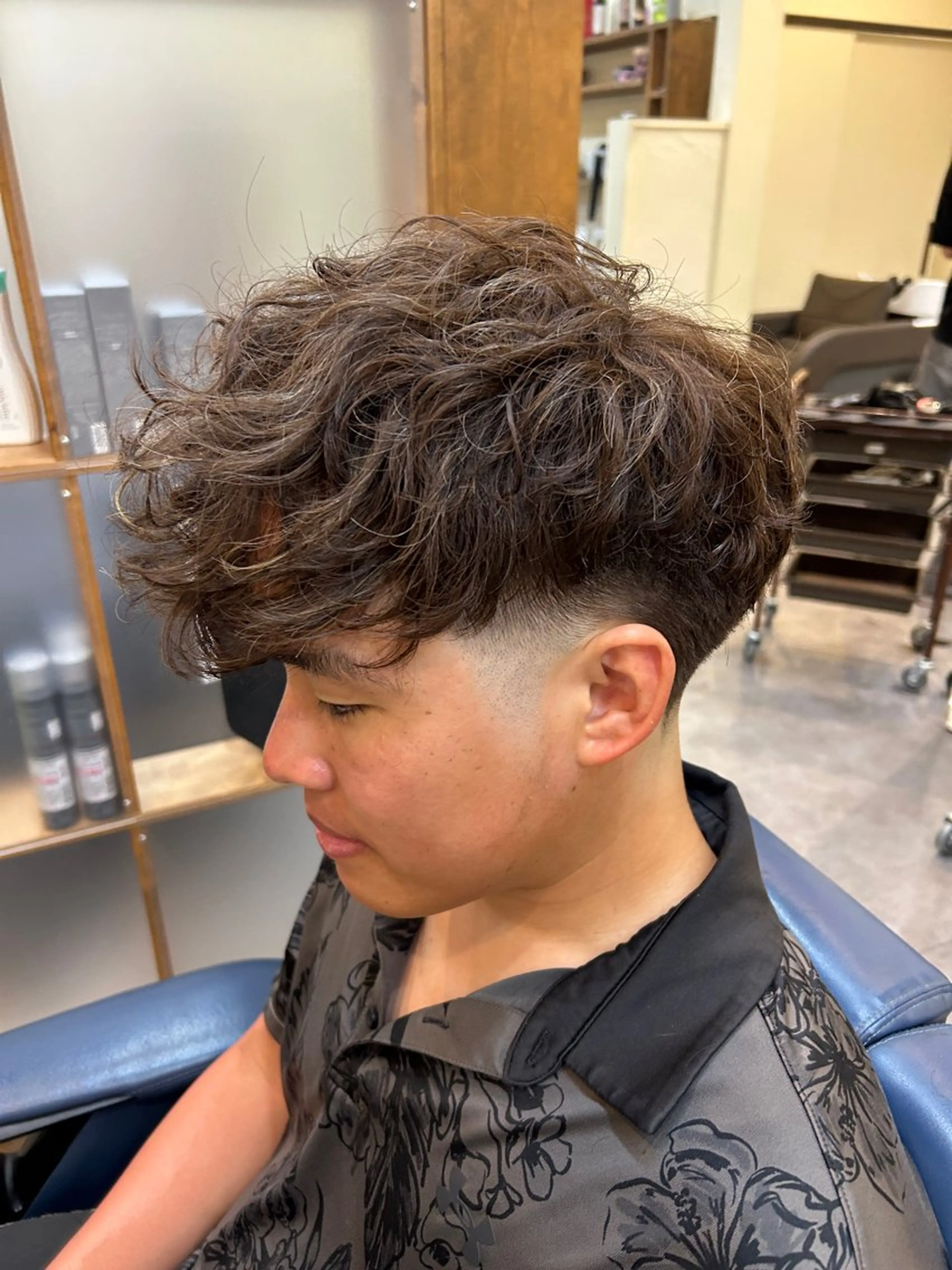 ミディアム 外国人風カラー ハイライト カット パーマ メンズ特化美容師 岩田拓海のヘアスタイル