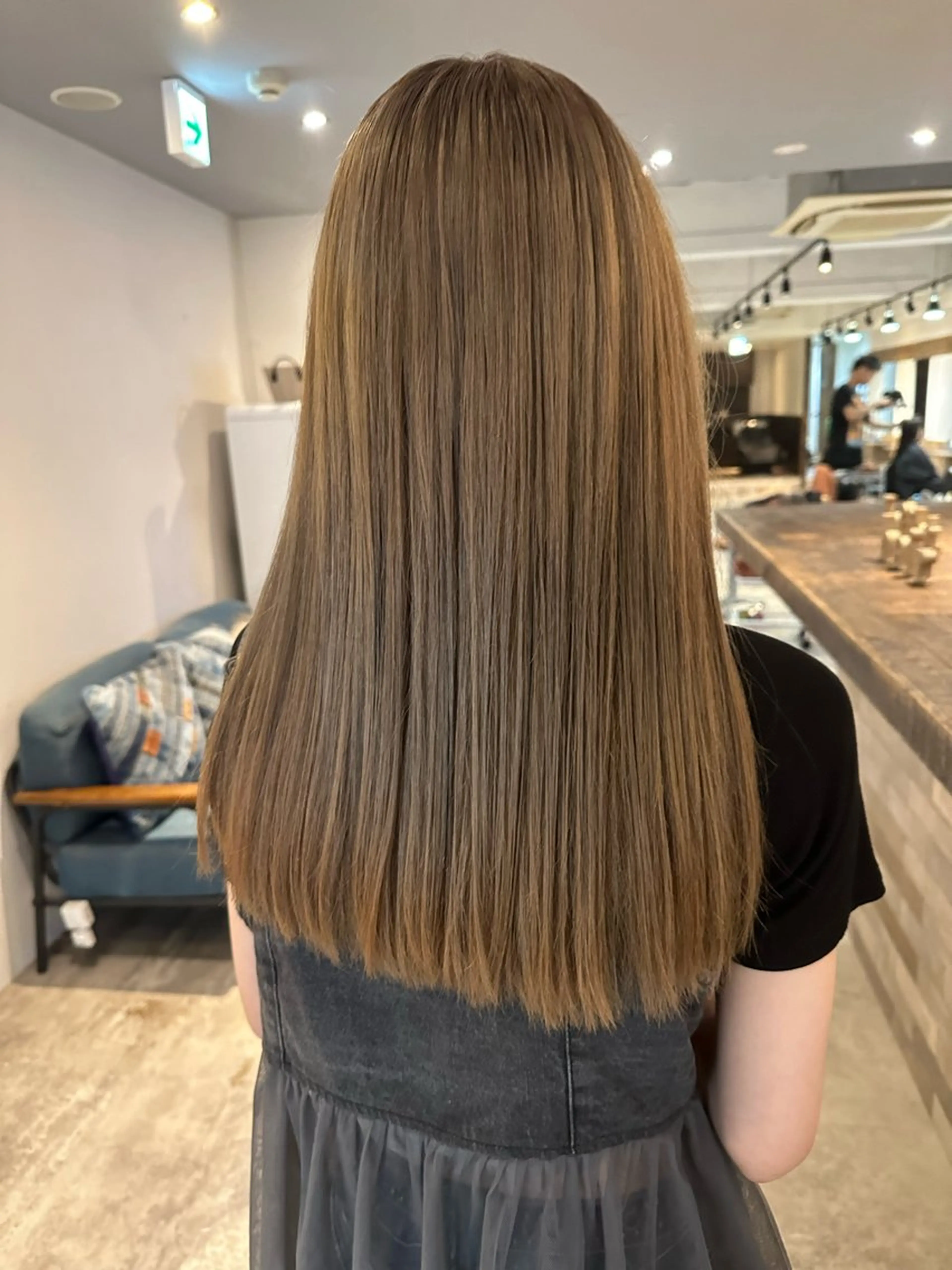 セミロング カラー トリートメント Lafith  hair flamme所属・澤西 哲平のヘアスタイル