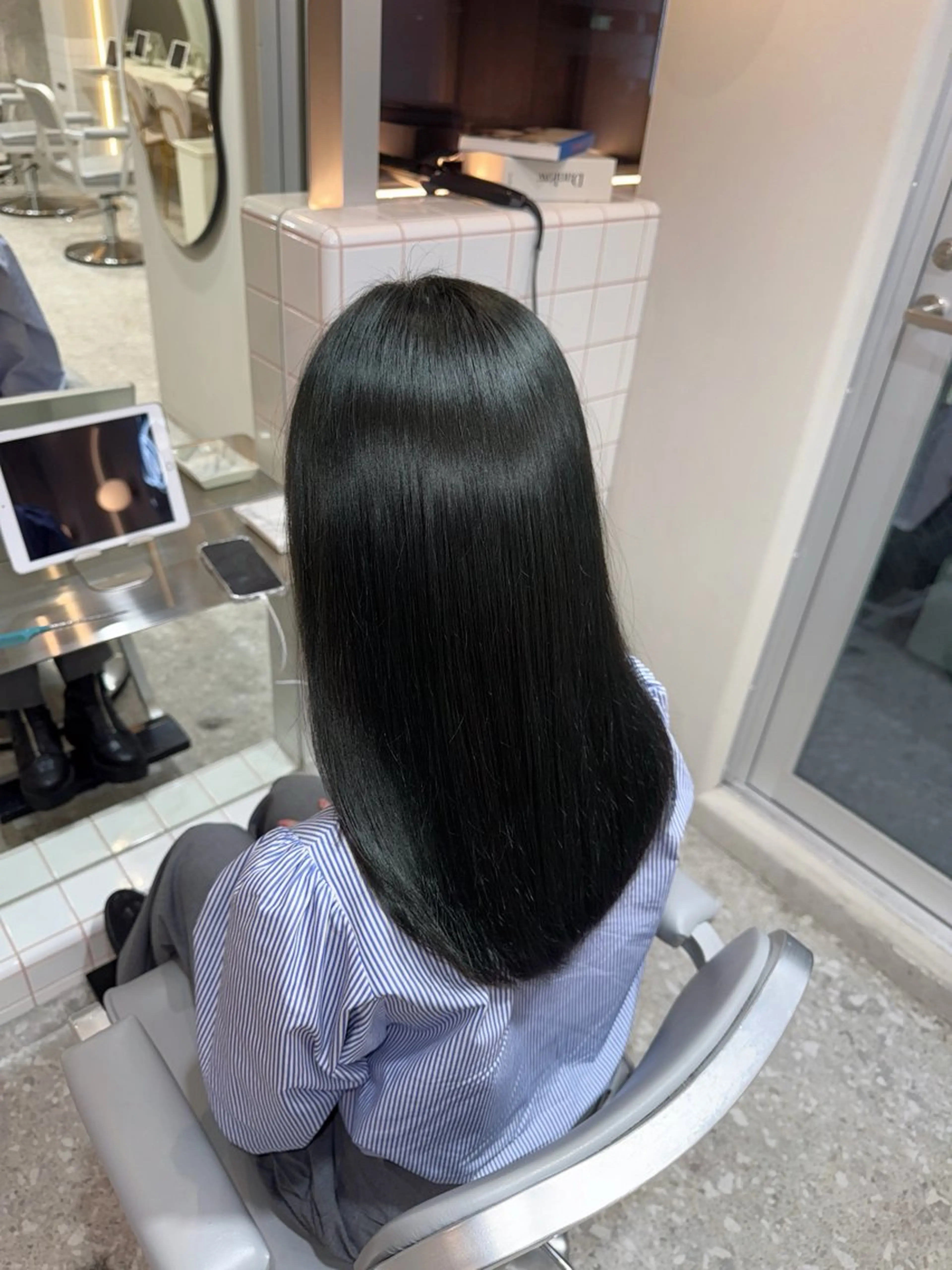 セミロング ヘアカラー トリートメント 髪質改善サロン　sea shinjuku所属・新宿/韓国風レイヤー /艶カラーRionaのヘアスタイル