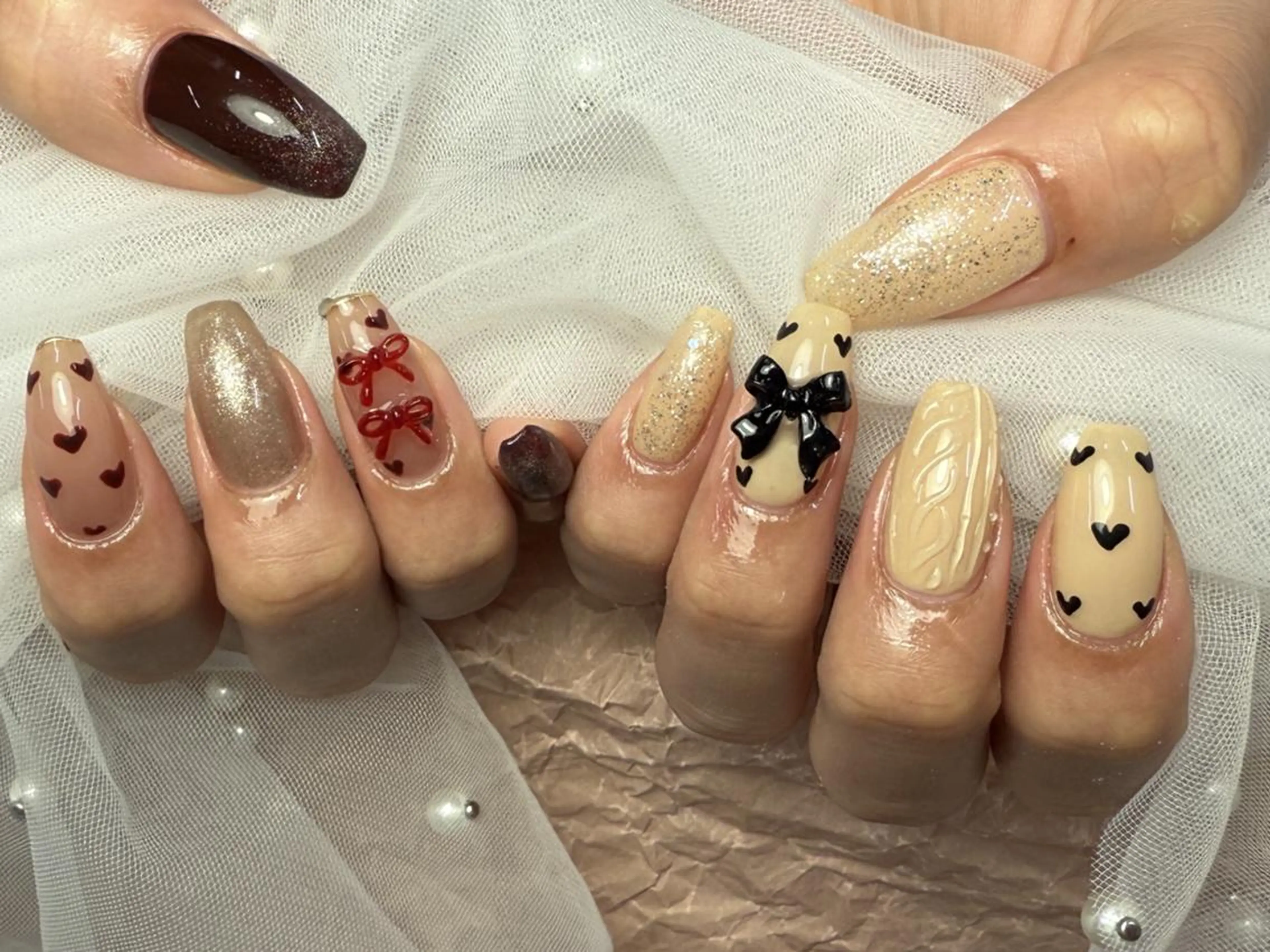 ネイル ゴールド ハート ラメ(グリッター) リボン 冬ネイル ハンドネイル ToliyDeliy Nail Salonのネイルデザイン